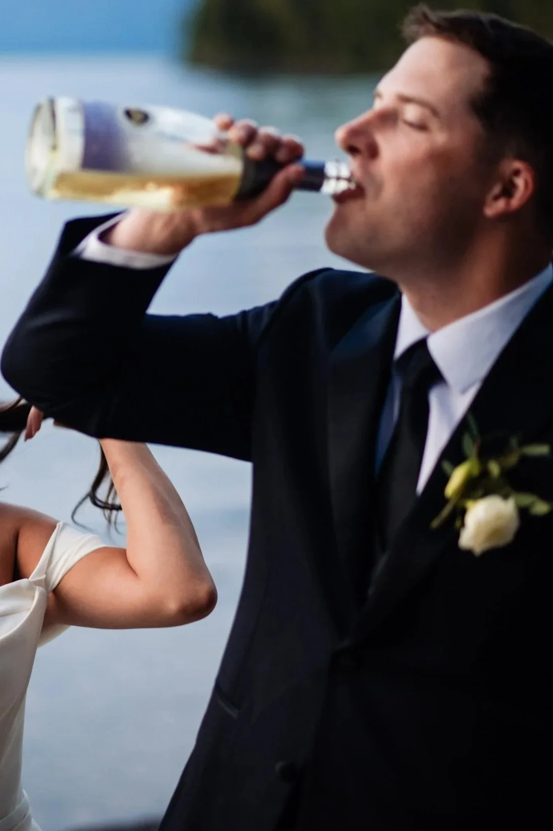 elopemontana_cake_bubbly_couple0059.jpg
