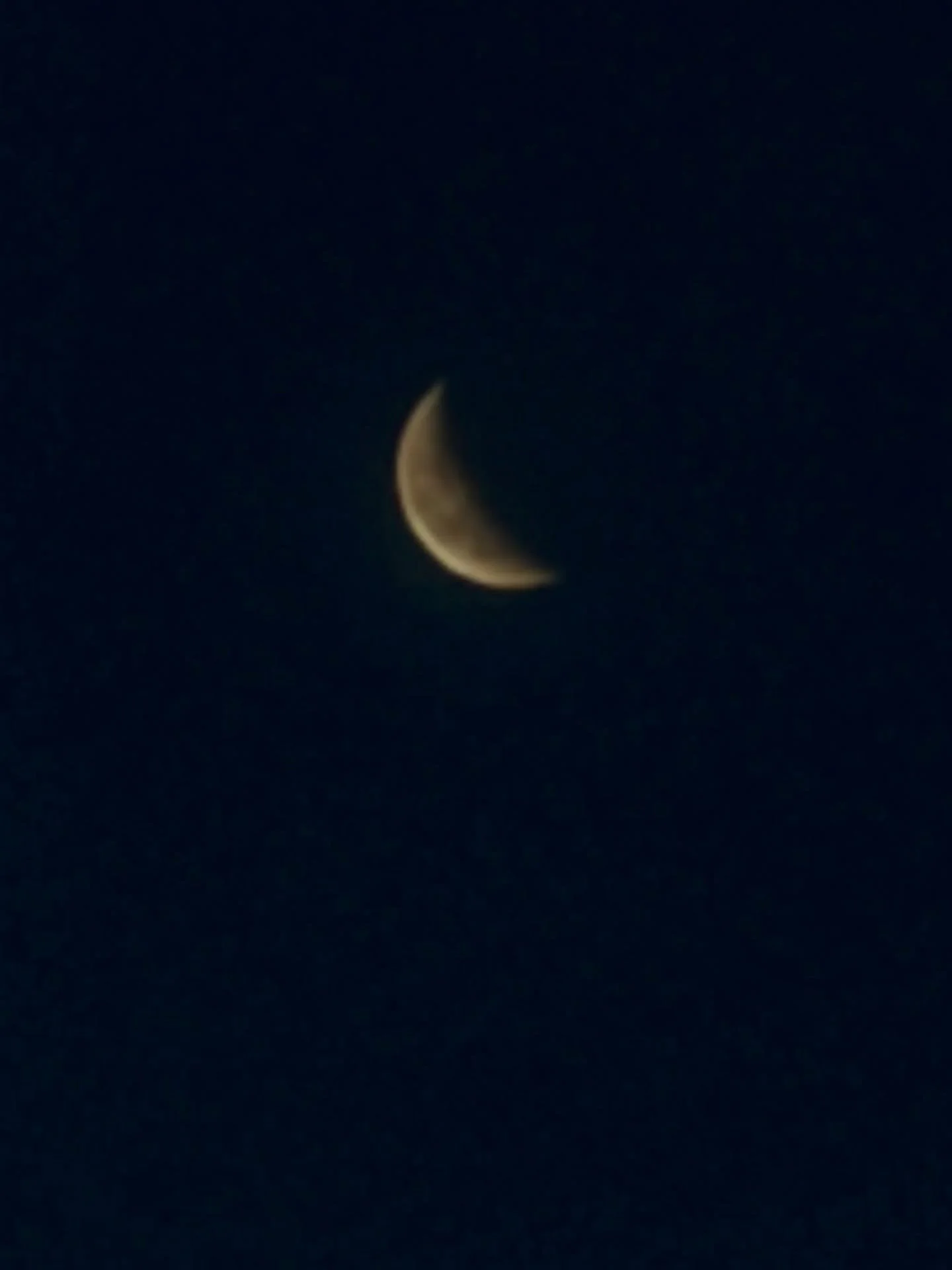 moon-day break 🫶✨ catch this week&rsquo;s lunar energetic themes, poetry &amp; more&mdash;full break posting on substack @ eastern 1:15 | central 12:15 | mountain 11:15 I pacific 10:15 💫

luna is waning this week to the new moon in capricorn 🌑♑️ n