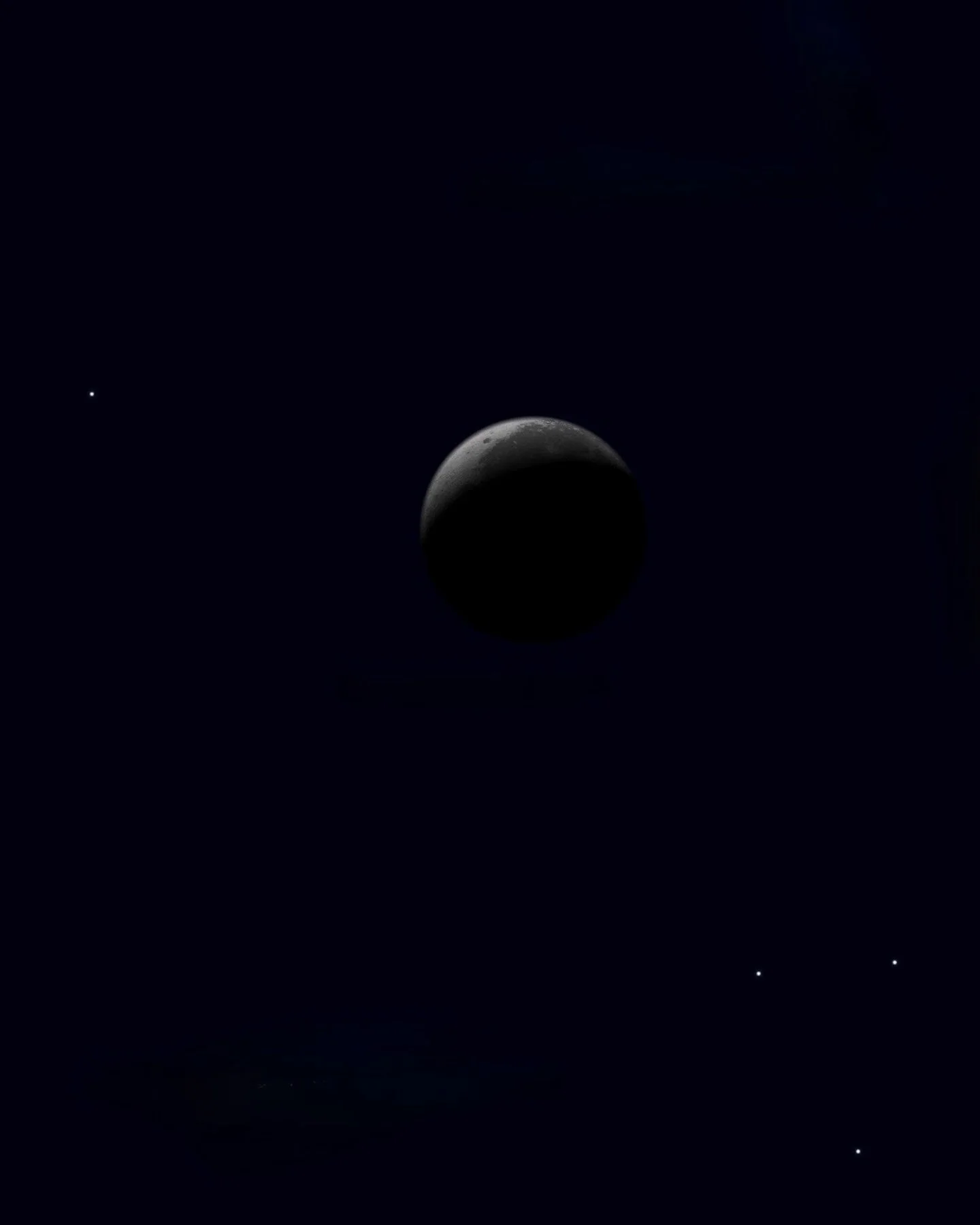 Happy moon-day, loves 🌙🫶 &amp; this week we welcome not only the new moon in Aries 🌑 ♈️, we have a 7 planet dance in the sky also happening in Aries this Wednesday-Friday. In one way or another you will feel the fiery spirit come alive in you &amp