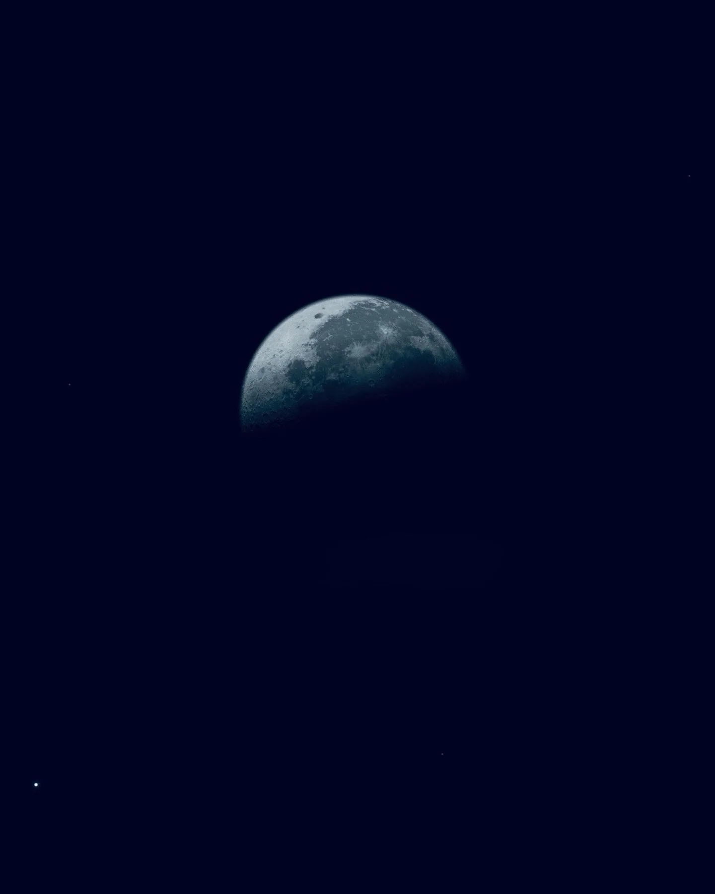 Happy moon-day, loves 🌙🫶 the last quarter moon in Pisces was this morning, are you able to soften into compassion? holding space for your feelings? thoughts? letting go &amp; adding in more love in all realms of communication? We&rsquo;re headed to