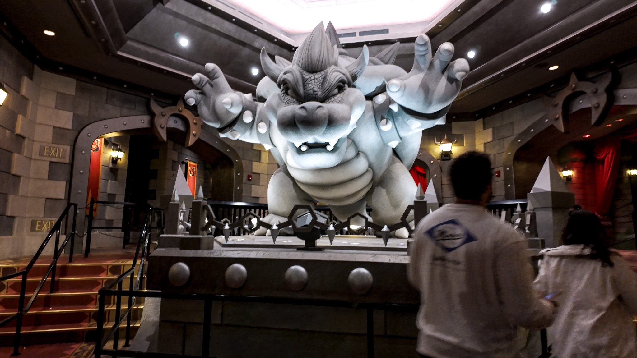 Big Bowser Statue at Super Nintendo World.jpg