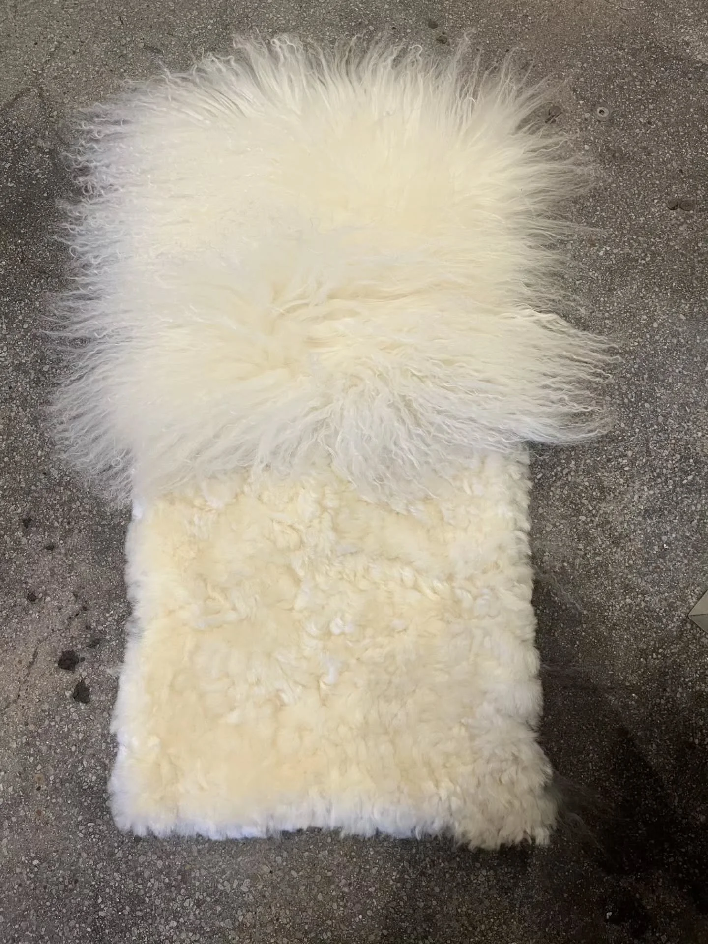When you can't find it.. create it! 
This custom shearling high-low area rug created such a cozy vibe in this gorgeous beach house you honestly would never want to be anywhere else!

#interiors #interiordesign #hinsdaledesigner #design #designers #cr