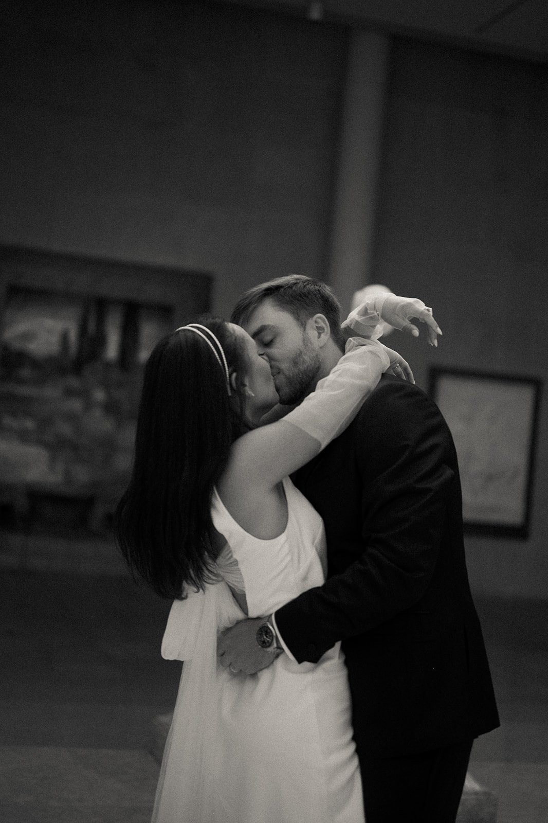 Bride and groom kissing inside the Met Museum of Art after their Cakewalk elopement.