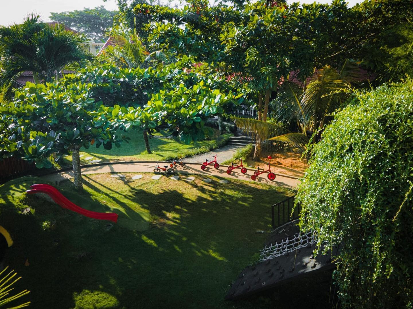 Our lush tropical play and learning space welcomes families from 15 months to 6 years old. For a tour or if you wish to inquire about our various programs, connect with us via Whats App at +62 8786 3550 300 or email us info@theanakatelier.com 🌳❤️
