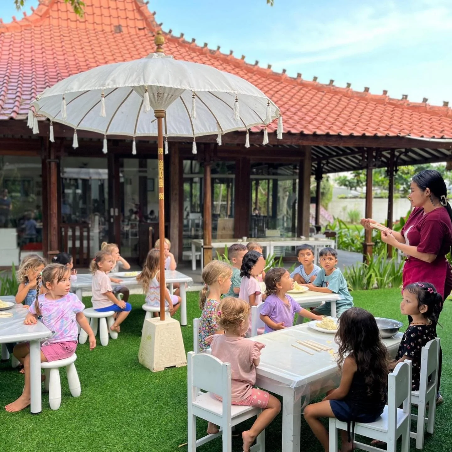 We weren&rsquo;t kidding when we said our Edible Garden is THRIVING! 🪴 We have pineapples, lime, chinese celery, spinach, winged beans, chilli, pak choy, cucumber and lots and lots of herbs! 🍍🥬🥒🌿 We have been harvesting some plants from our gard