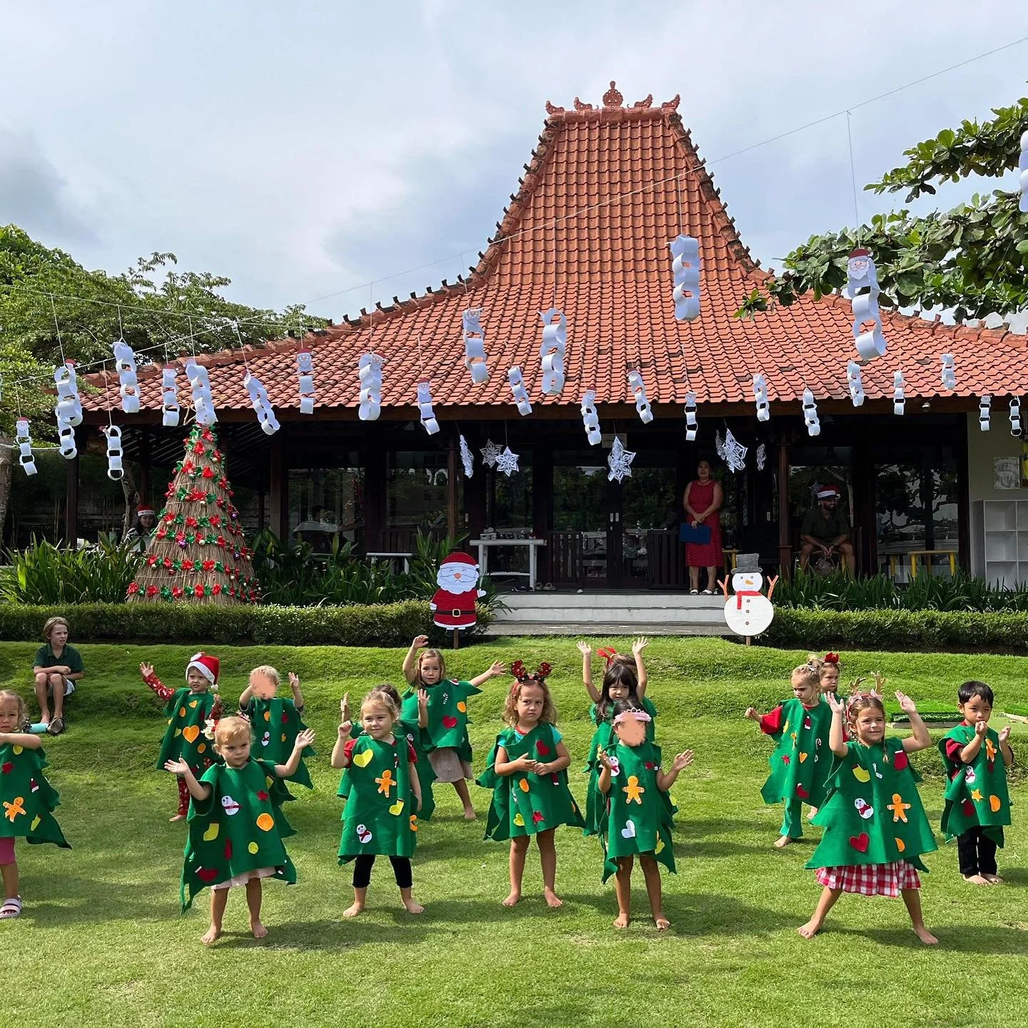 What a wonderful Christmas celebration! Thank you to every family who helped make our festive feast a celebration to remember. Holiday spirit at its finest! 🎄❤️

#greeneducation #greencitizens #sustainablecitizens #sustainableeducation #ediblegarden