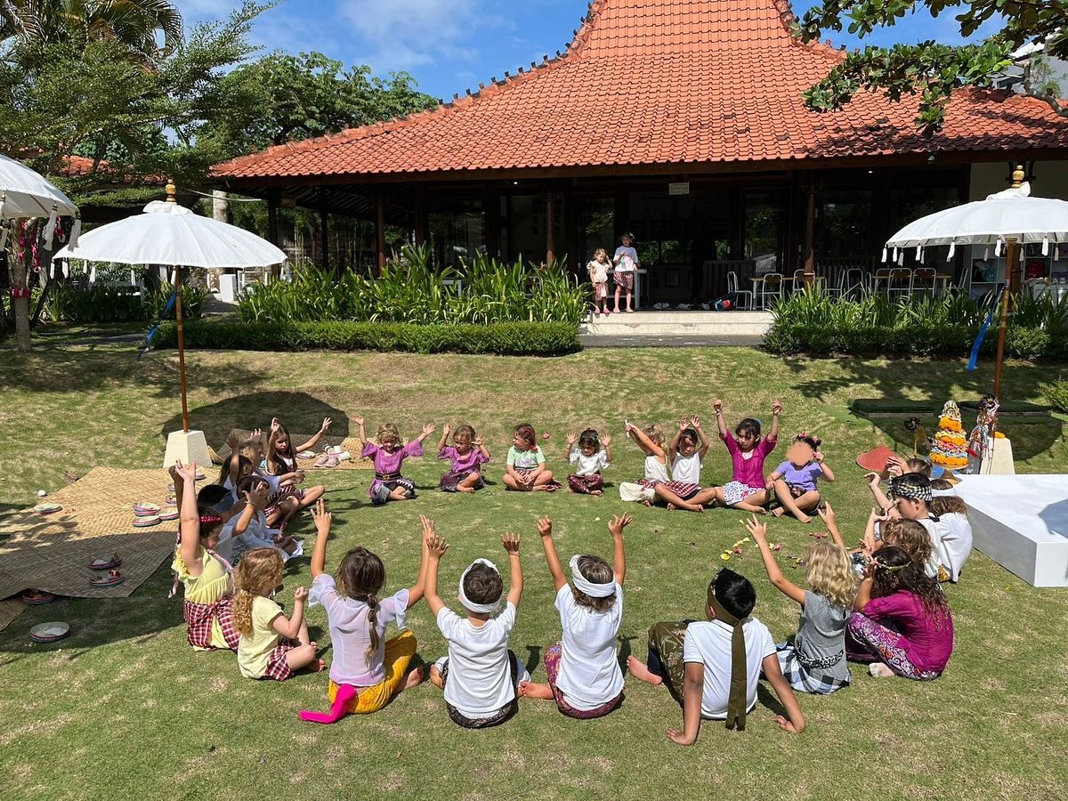 One of our core educational pillars focuses on fostering cultural appreciation among our children and families 🌺 Here, the children are learning about traditional Balinese dances, offering meaningful opportunities to explore and celebrate Balinese a