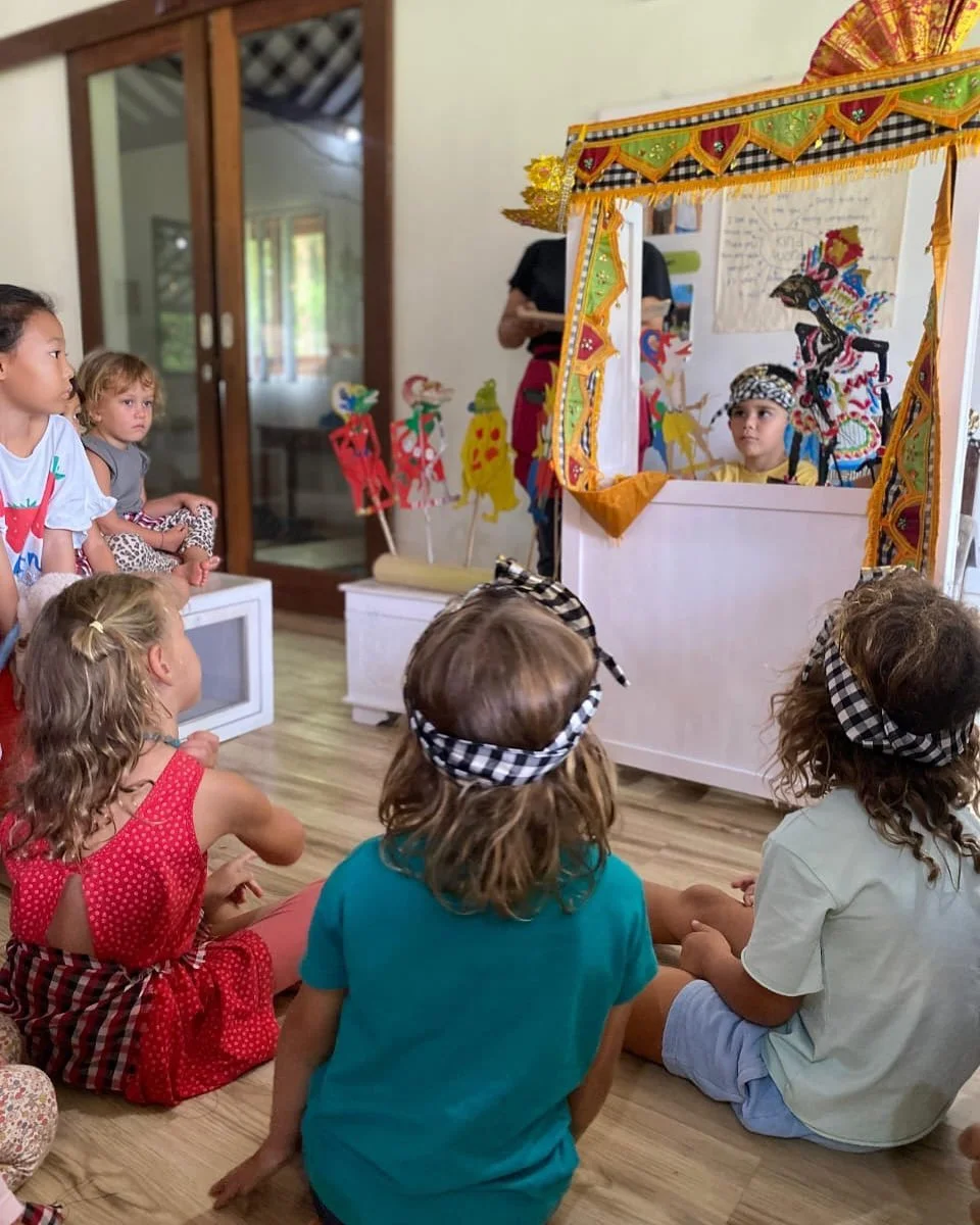 Developing cultural appreciation from an early age🌱🎭 Our children are supported in discovering the beauty of tradition through native puppetry, where the timeless art of Wayang Kulit brings stories, values, and culture to life.

#anakatelier
#thean