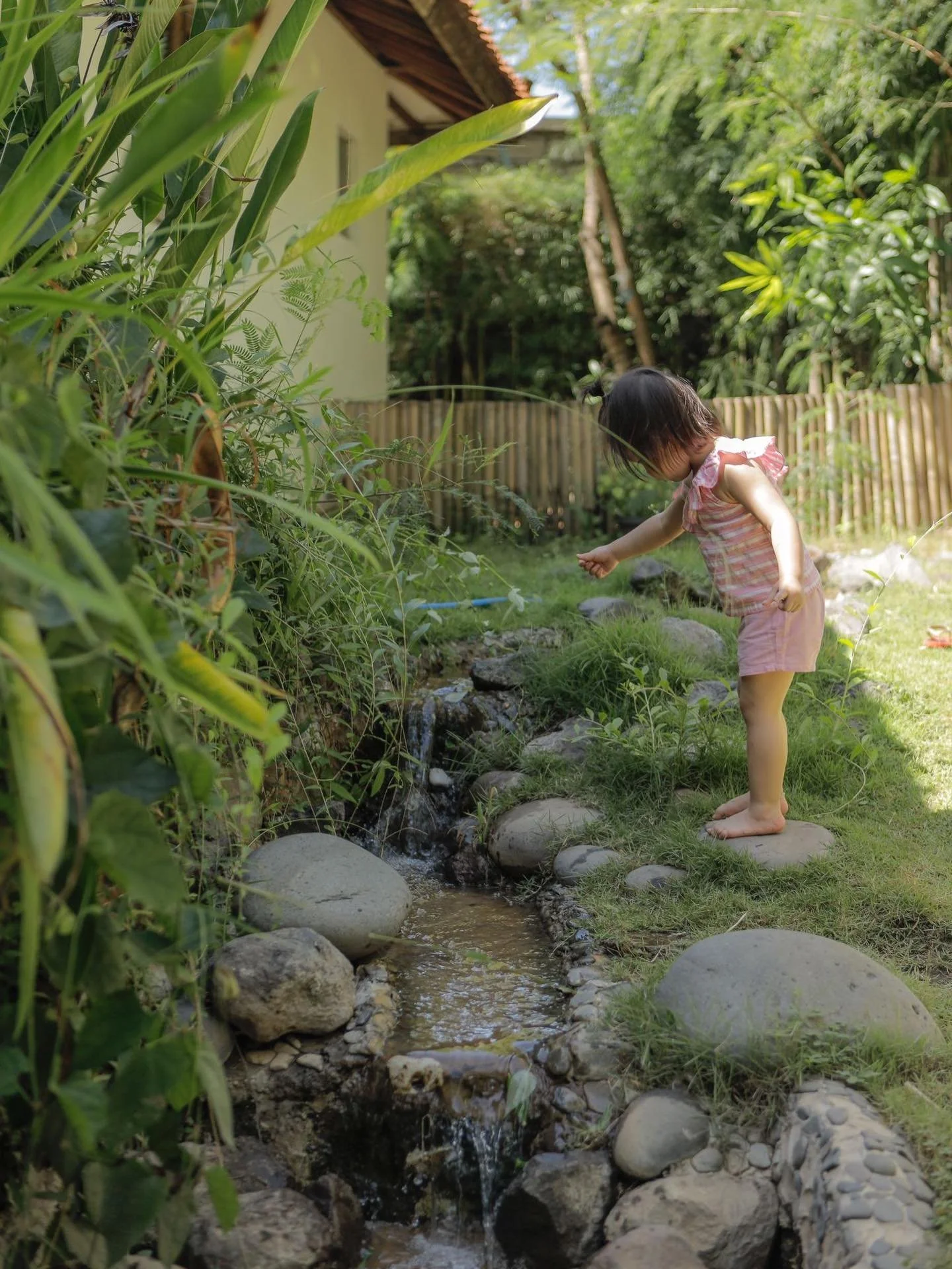 &ldquo;One touch of nature makes the whole world kin.&rdquo;
&mdash; William Shakespeare

#anakatelier
#balischool
#preschoolbali
#balikids
#balifamily