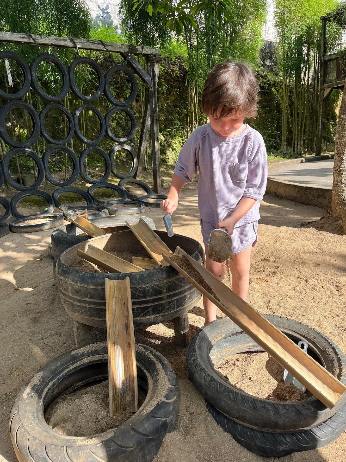 What looks like sand play is science in action🧑&zwj;🔬 By tilting the ramps, adjusting their pour🫗, and watching carefully🔍, these children are testing ideas, discovering patterns, and following their own questions wherever they lead! 💫

#anakate