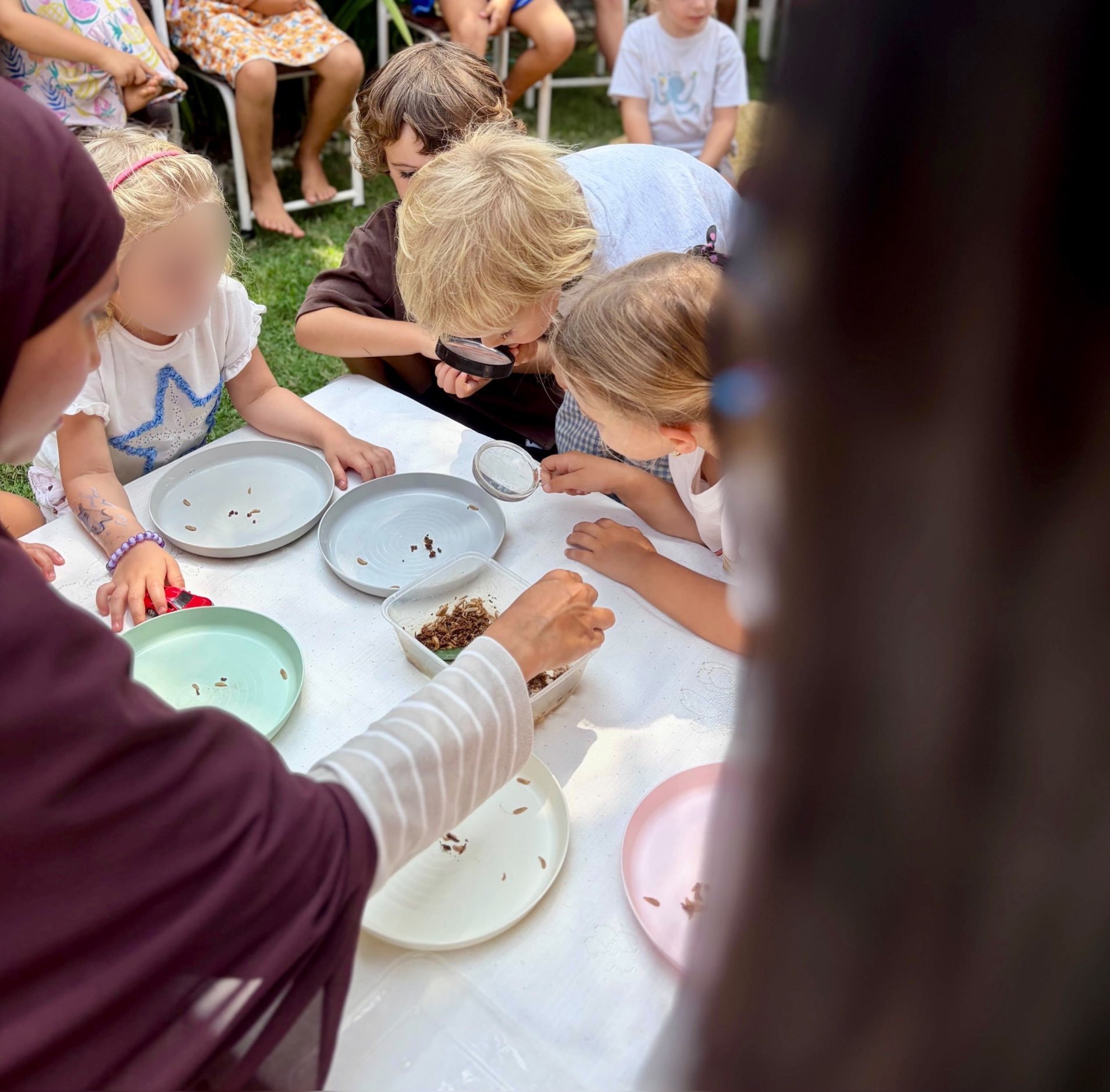 🌏 This week, one of our school parents taught our children how to compost. Together they explored the life cycle of maggots, what they eat, and how these tiny nature heroes break down organic matter and return nutrients to the earth. 🦸 🐛 🍃

Her v