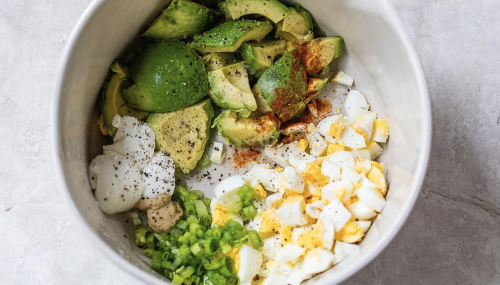 Pro: Yoghurt Cup with Avocado, Cucumber, Edamame, Egg