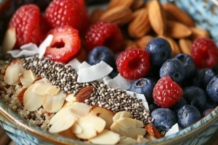 Pro: Cinnamon Quinoa “Oatmeal” Breakfast Bowl: Quinoa with Sliced Almonds, Coconut, Chia Seeds, Milk, Berries