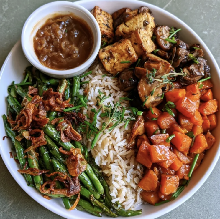 For Pros: French Onion Bowl with Thyme & Dijon Tofu, Basmati Rice, Mushroom, Carrot, Green Bean, Caramelized Onions, Crispy Shallot, Chive, Thyme, Caramelized Onion Thyme Jus