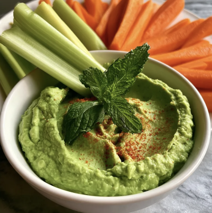 For Pros: 8 oz Mint & Green Pea Hummus with Celery and Carrot Sticks