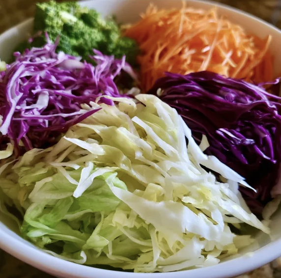 Square Fare Plate of Shredded Romaine, Shredded Red Cabbage, Shredded Carrot, Shredded Raw Papaya