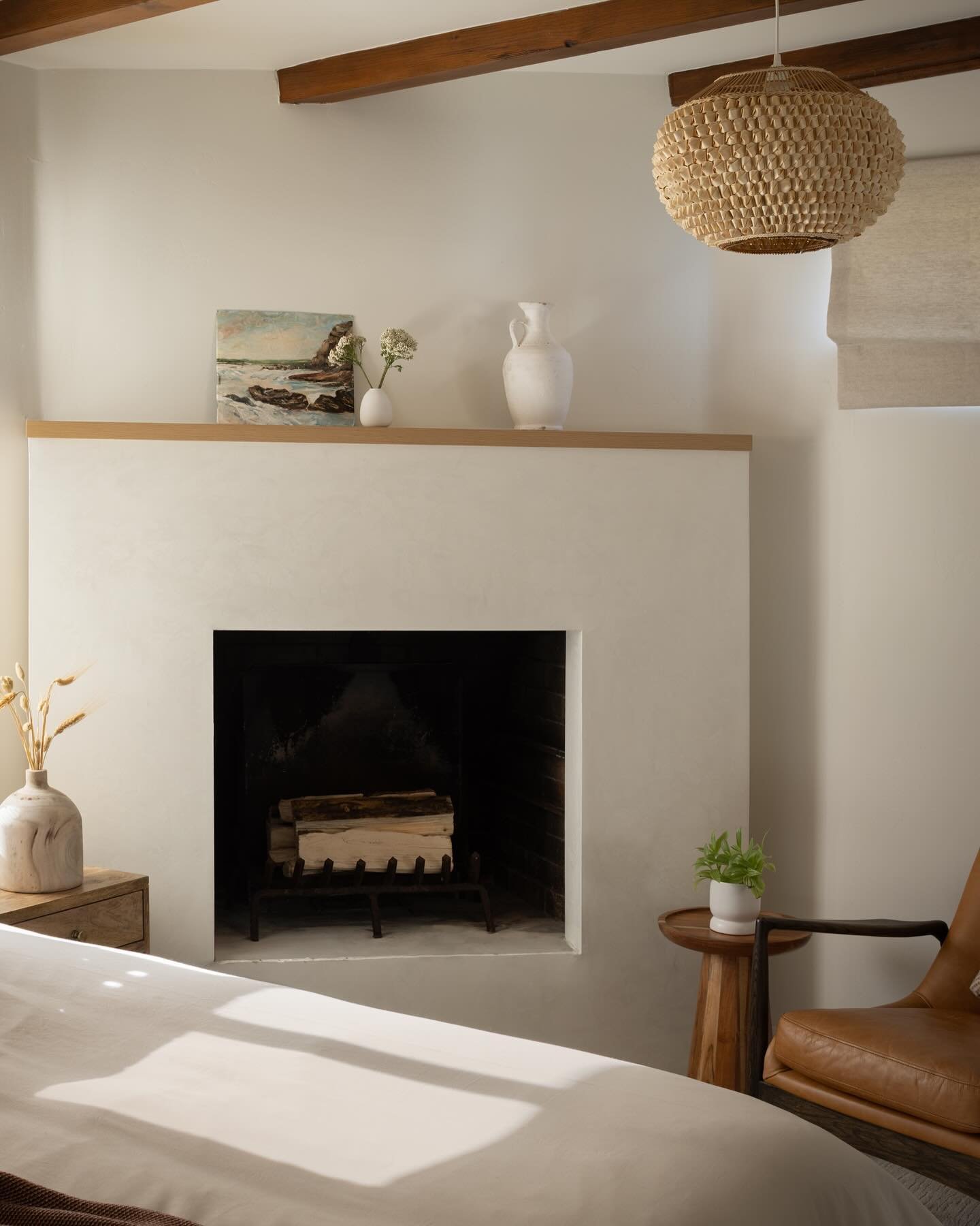 Plaster fireplace 🤍. So simple yet evokes feeling, a space where less is more.

It&rsquo;s  not always drawings to reality. Construction is a layer of the design process-often times during the building phase adjustments may be made/refined and new i