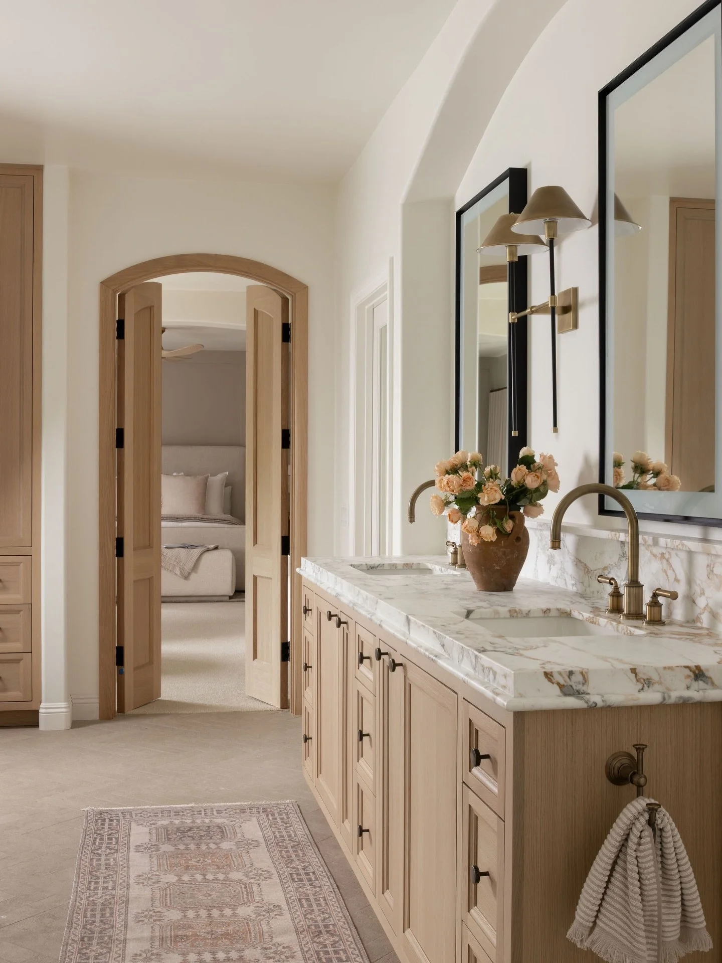 The primary bathroom at our Cresta Vista Project. Some of our favorite moments in this primary bath are in the layering&hellip;.

Earthy materials like the herringbone limestone floor paired with the movement of the marble. Inset face frame white oak