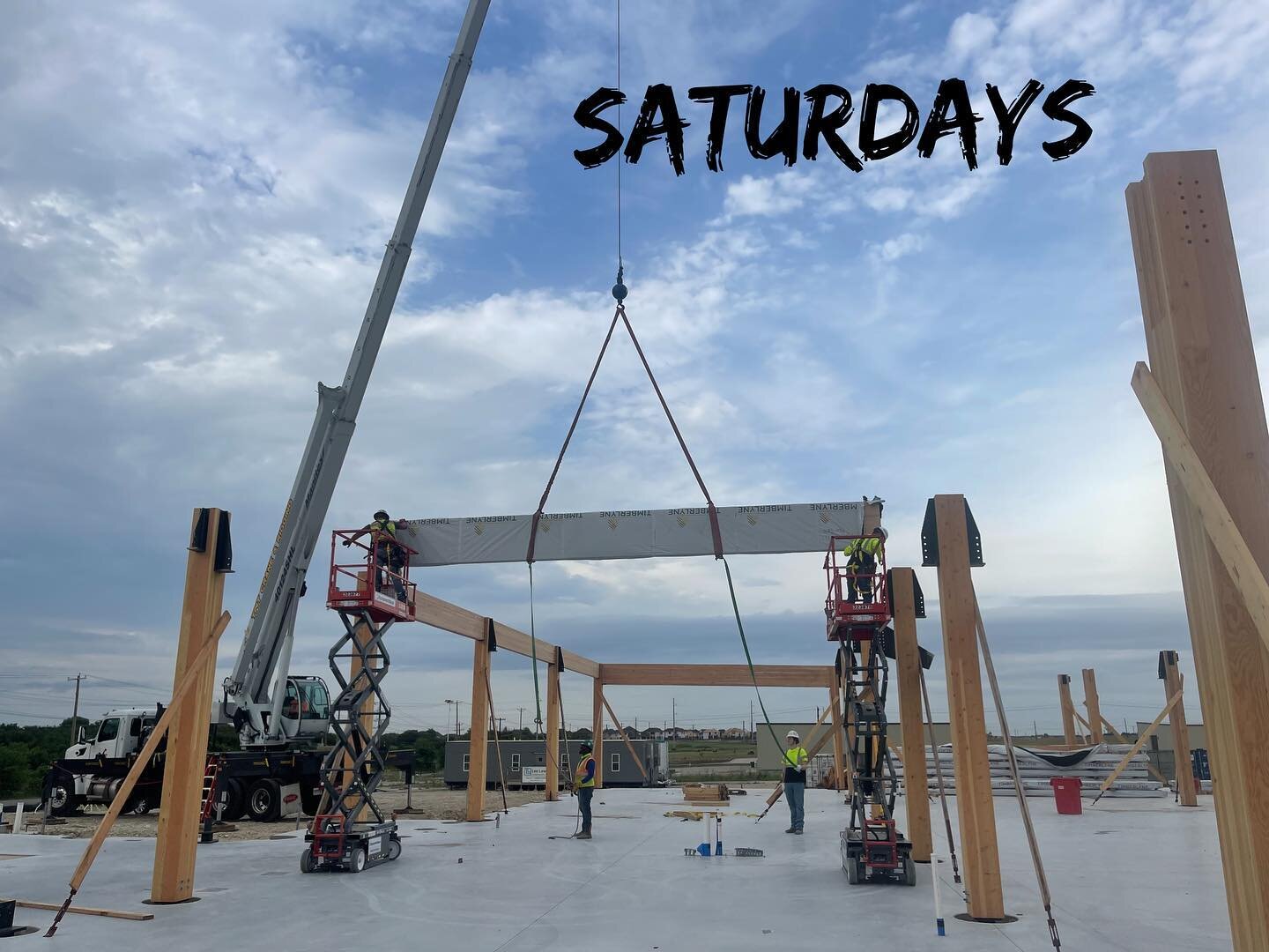 Getting it done on a Saturday!!
@mercermasstimber @timberlynegroup @leelewis_construction @rothoblaas.north.america @celina_texas @woodworksusa #masstimber #masstimberconstruction