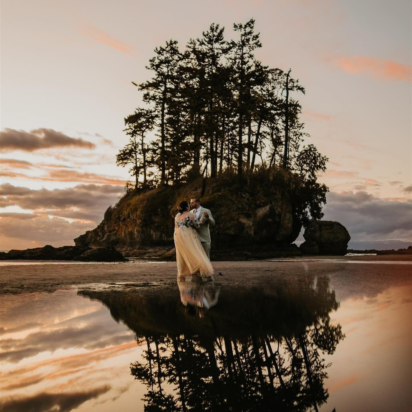 &ldquo;Where can we even begin with Van? My husband Vincent and I knew NOTHING about eloping when we started this journey, and even less about Washington (crazy, yes we know). From our first email exchange with Van our minds were put at ease about ou