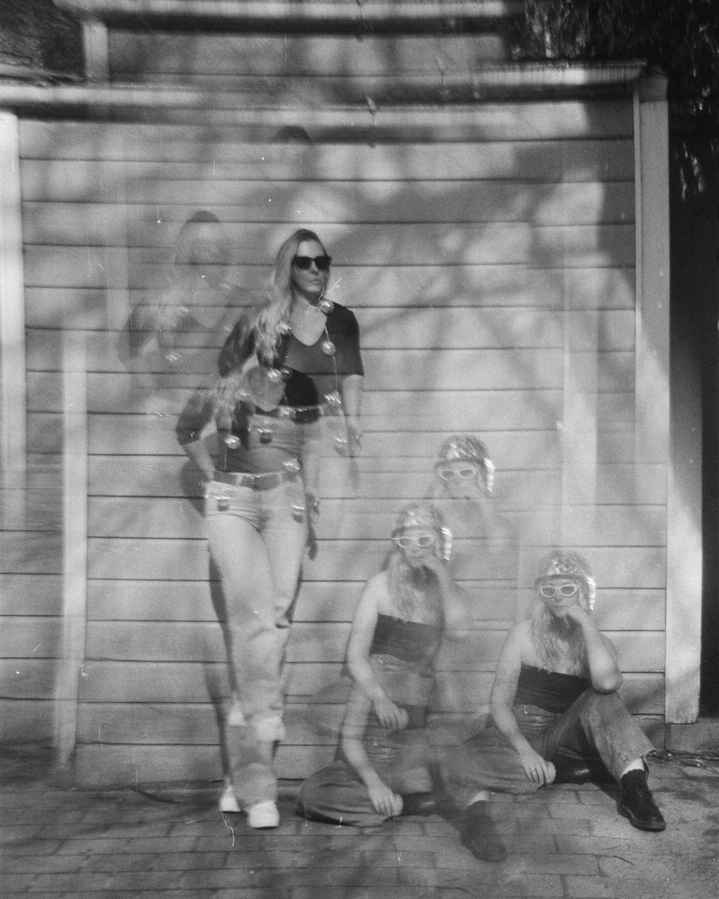 Throwback to a great day out &mdash; Thank you @queenstowndarkroom for one of the funnest days of 2025 and to @splendourvisuals @luisaapanui &amp; @run_in_the_shadows for becoming beautiful friends who are equally obsessed with photography as I am! ?