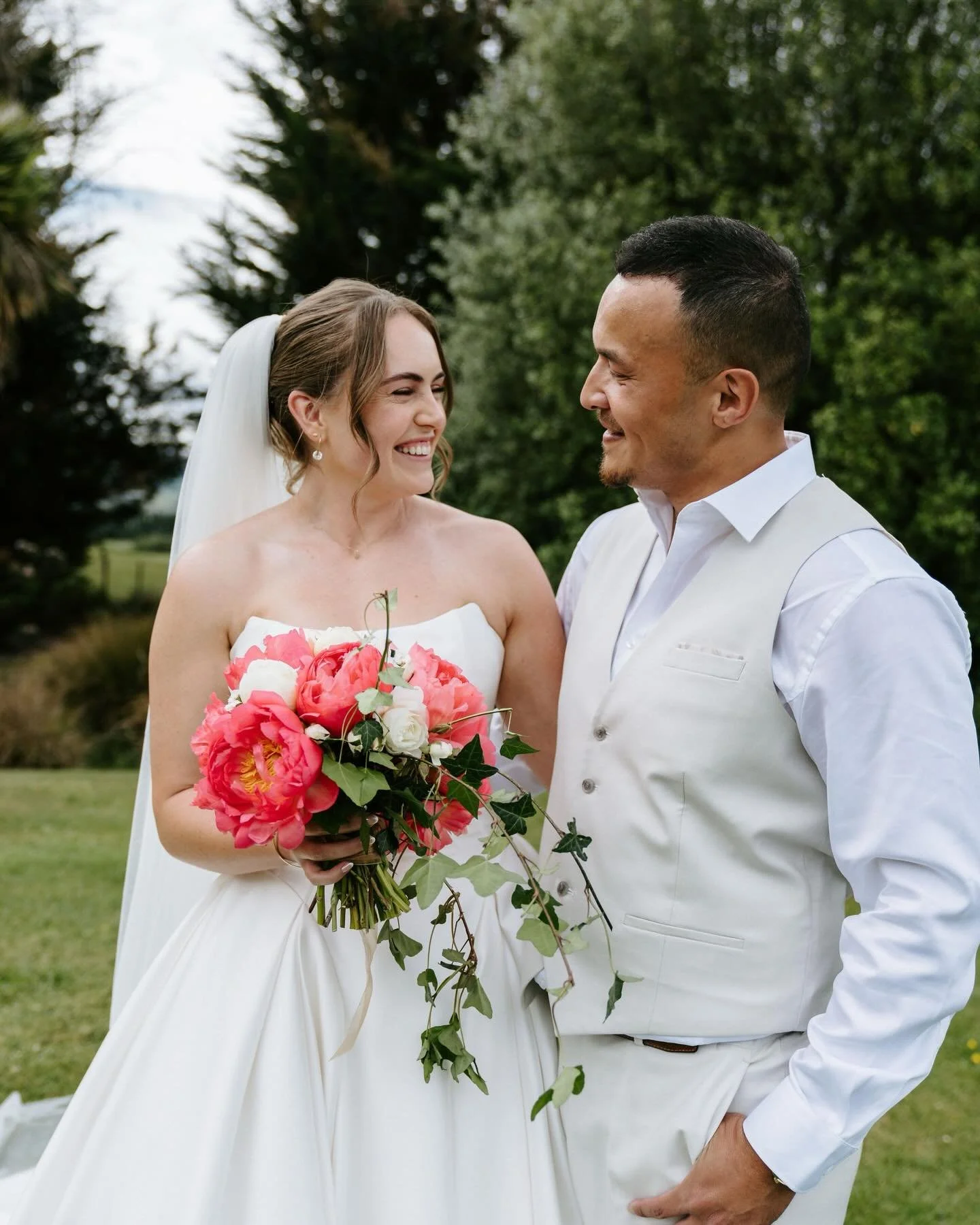 Some favourites from a very special day a few months back in Millers Flat, Otago ✨

Samoan traditional performances and outfits, dances that pulled everyone in, the food, the laughter, the emotional speeches, the big family moments, all the feelings.