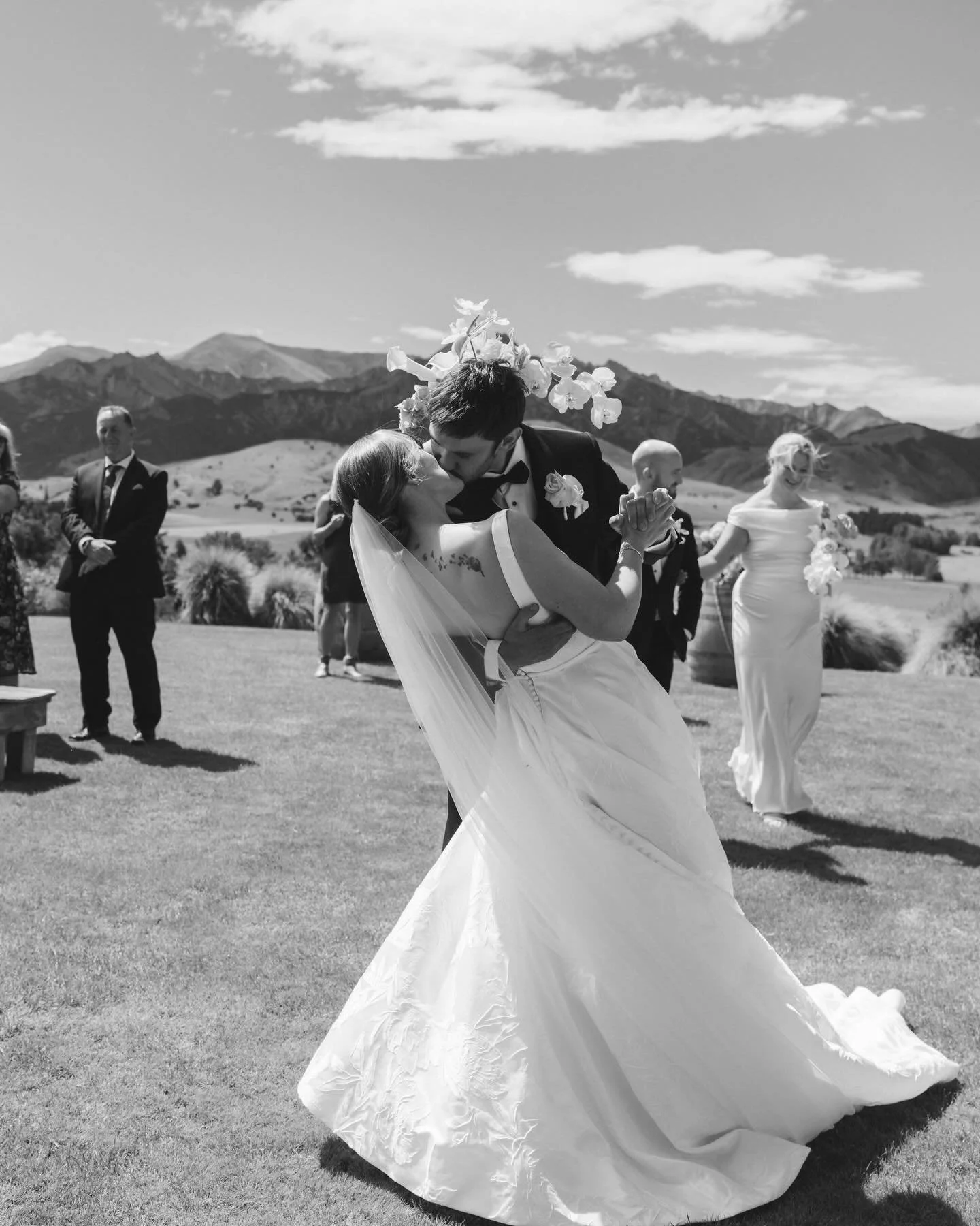 A few favourite snaps from J&amp;D&rsquo;s colour filled day at @thelookoutlodge 🤍

Many tears during their heartfelt ceremony, followed by many laughs for the rest of the day. Infectious energy, sunshine, a beautiful raspberry topped cake by @white