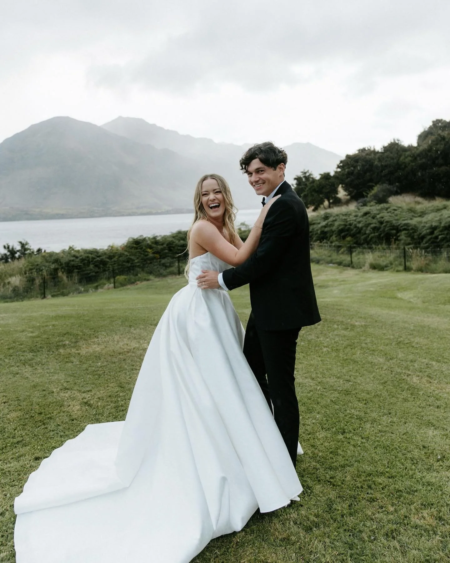 Highly recommend going out for &ldquo;sunset portraits&rdquo; even when it&rsquo;s pouring down with rain.✨

Amber &amp; Sam, I&rsquo;m honestly in awe of how much you two adore each other. So grateful to have been part of it all, can&rsquo;t wait to