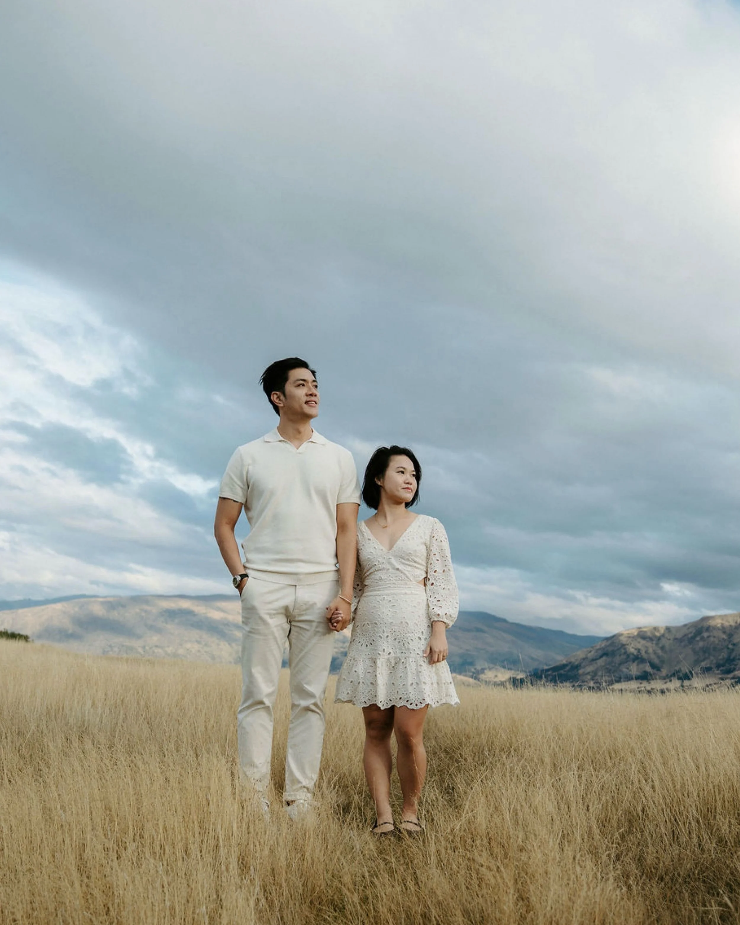 The sweetest couple visiting from Vietnam back in April. I just loooove autumn in Wānaka, earlier sunsets and beautiful leaves &mdash; potographer&rsquo;s dreammmmm. Thanks for such a lovely afternoon together. ✨

#wanakaphotographer #wanakacouplepho