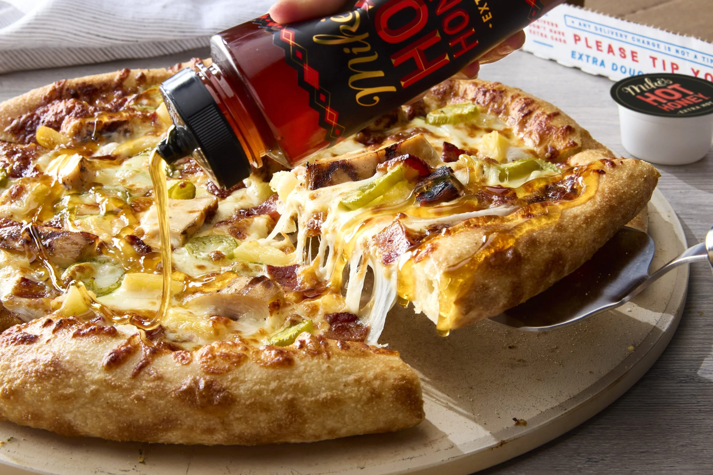 Southern_Tropic_Pizza_Bottle_Blk_Cup.jpg