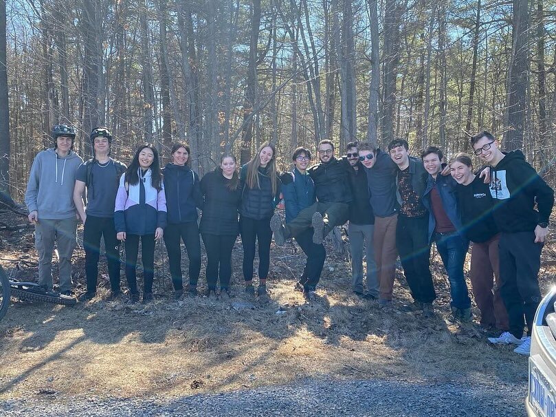 🥾 &amp;🚲 We had a super fun collab with the uOttawa Mountain Biking Club for our Hike and Bike this past weekend. We enjoyed the beautiful weather and pretty trails while meeting some new fellow outdoor enthusiasts! 🌲