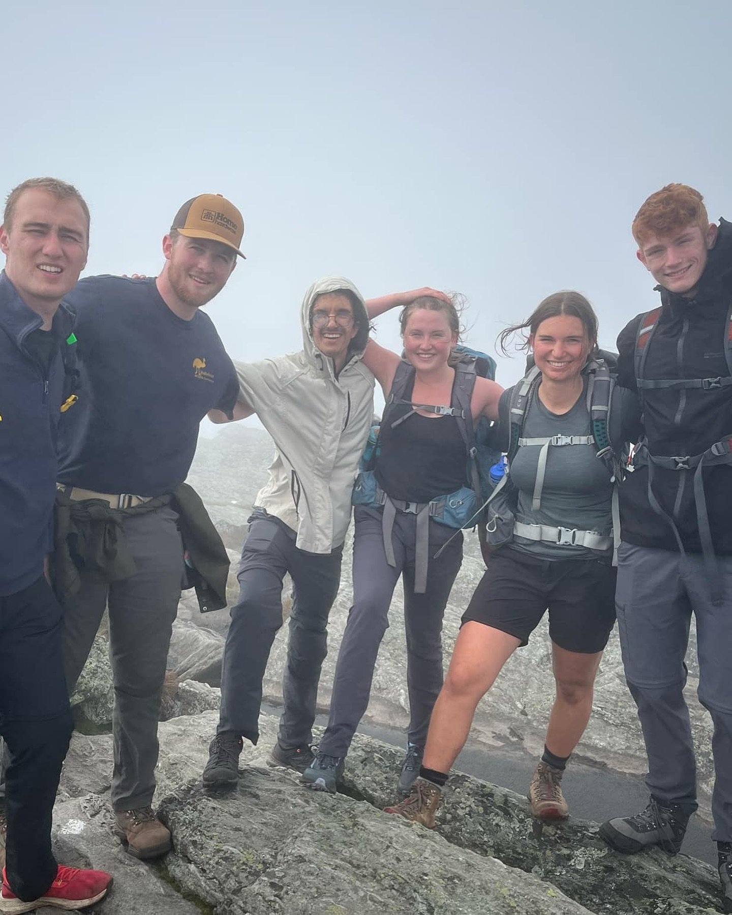 Eating a whole bag of macaroni? No problem!

We had the best time backpacking on Camel&rsquo;s Hump Mountain in Vermont last weekend.⛰️
_____________

Manger un sac entier de macaronis ? Pas de probl&egrave;me.

Nous avons pass&eacute; une magnifique