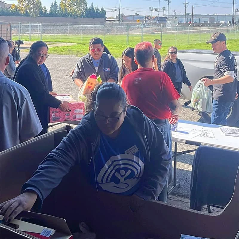 uwmc-team-members-volunteer-at-food-bank