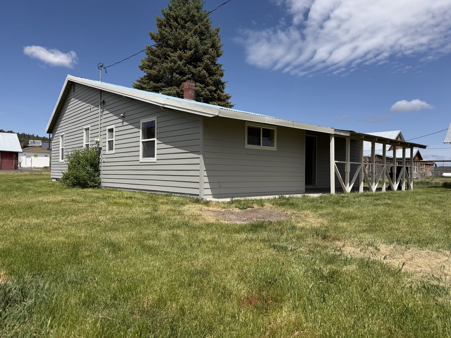 straight-edge-prineville-metal-roof.jpg