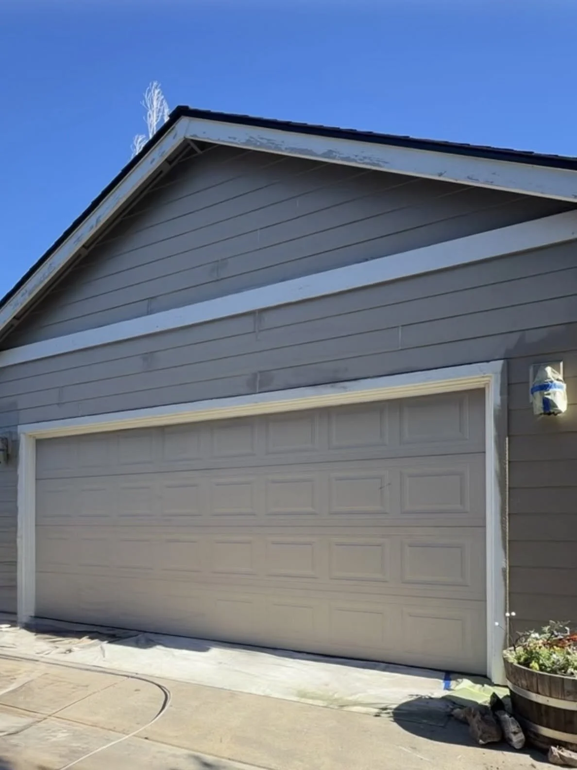 bend-oregon-exterior-painting-before-gray-siding-white-trim.jpg