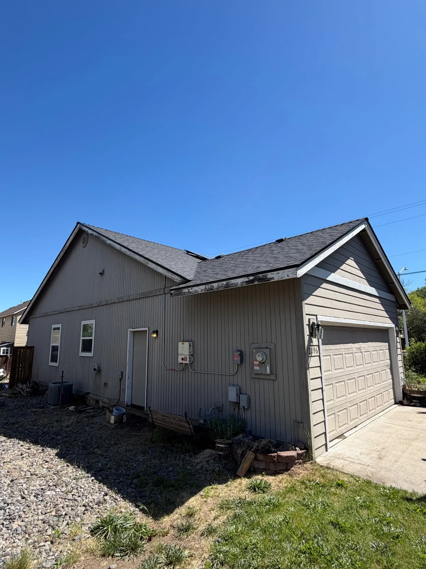 bend-oregon-exterior-house-painting-before-faded-siding.jpg