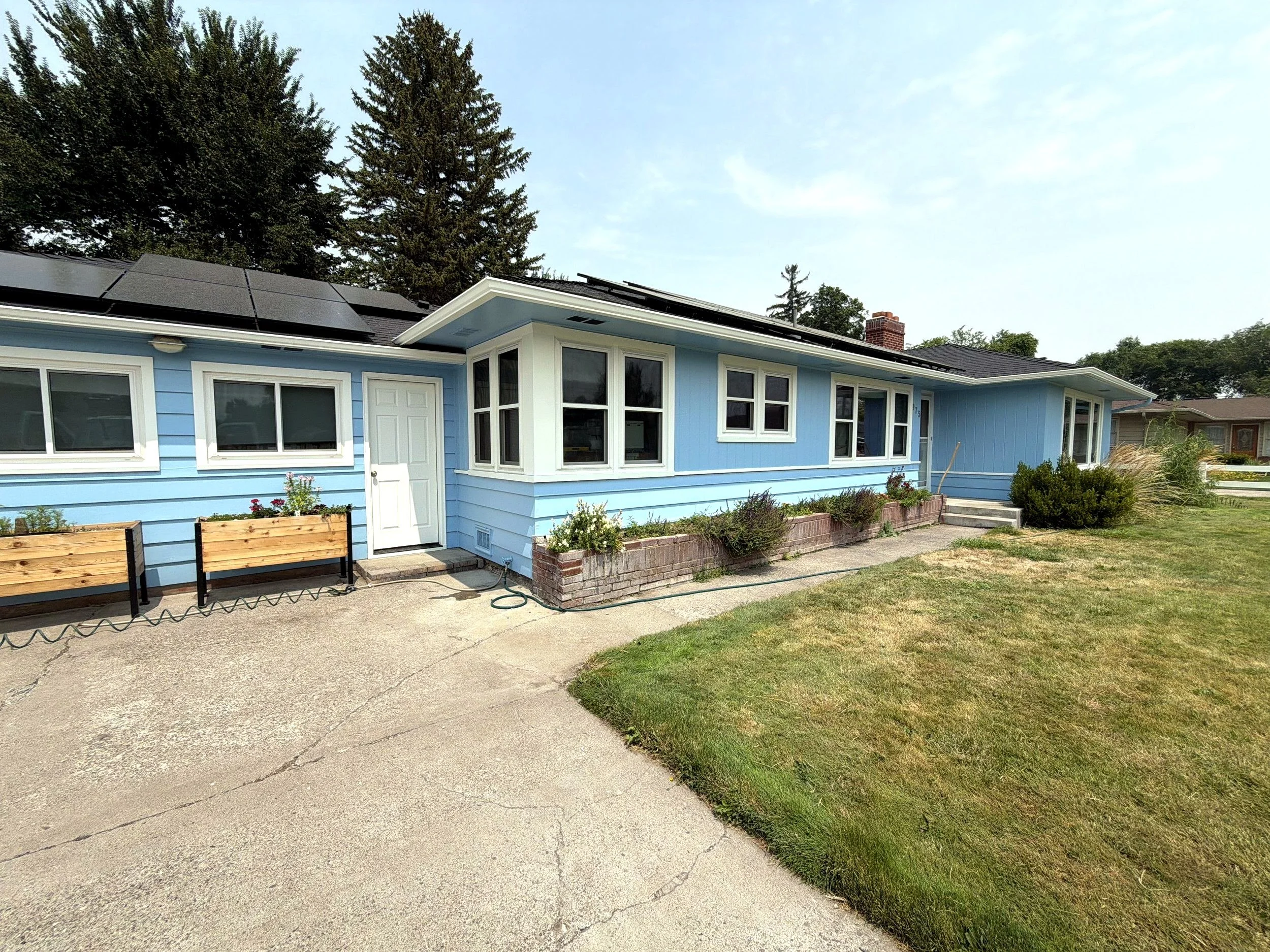 This Prineville Home Went From Red to Blue and It's a Completely Different House Now