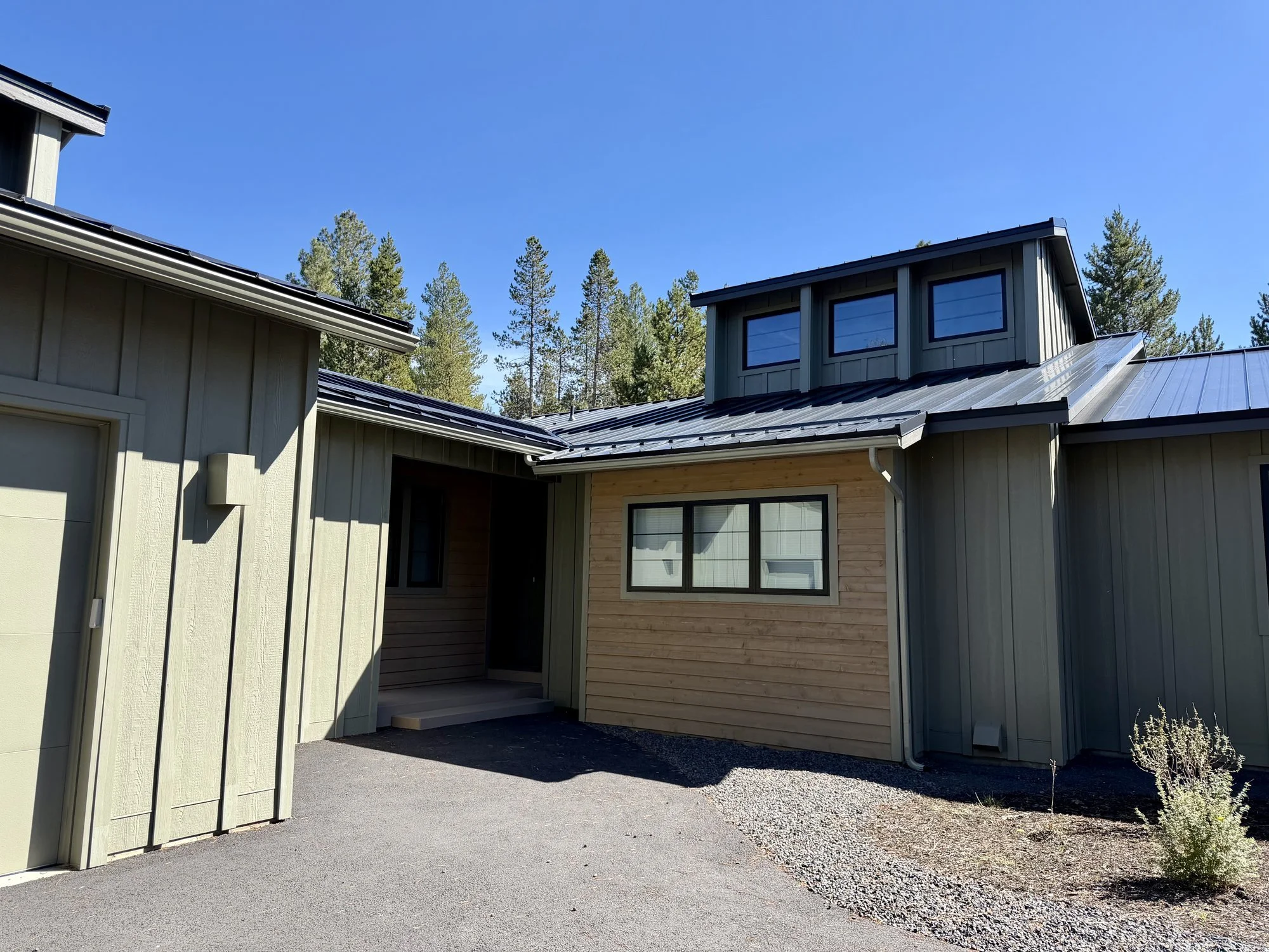 Sunriver Gutter Painting to Match the Siding
