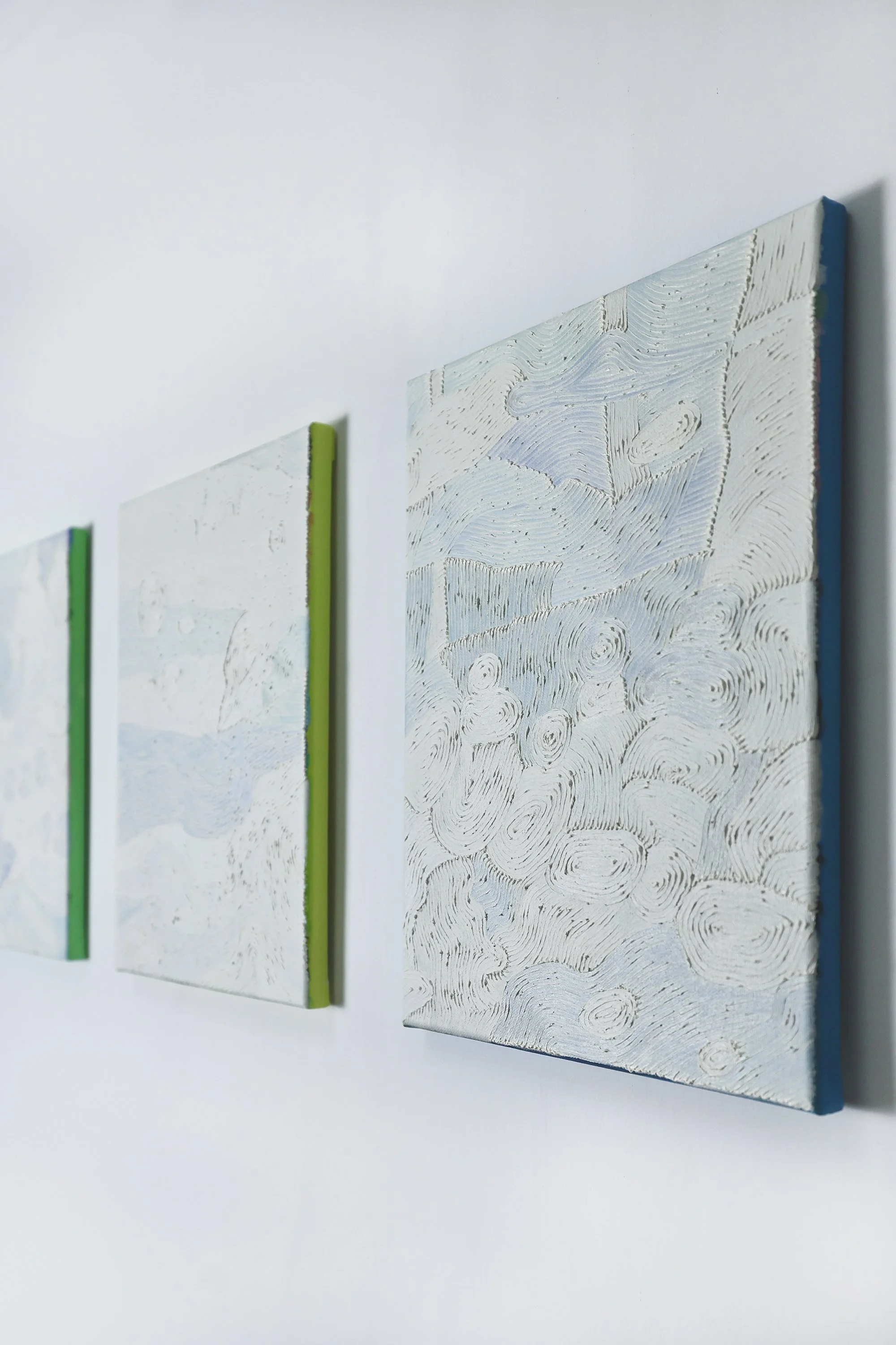 Pure Brightness《療癒計畫——清明》,
2024,
oil and acrylic on canvas (3 pieces),
each 40 x 30 cm (15.75 x 11.81 in.)