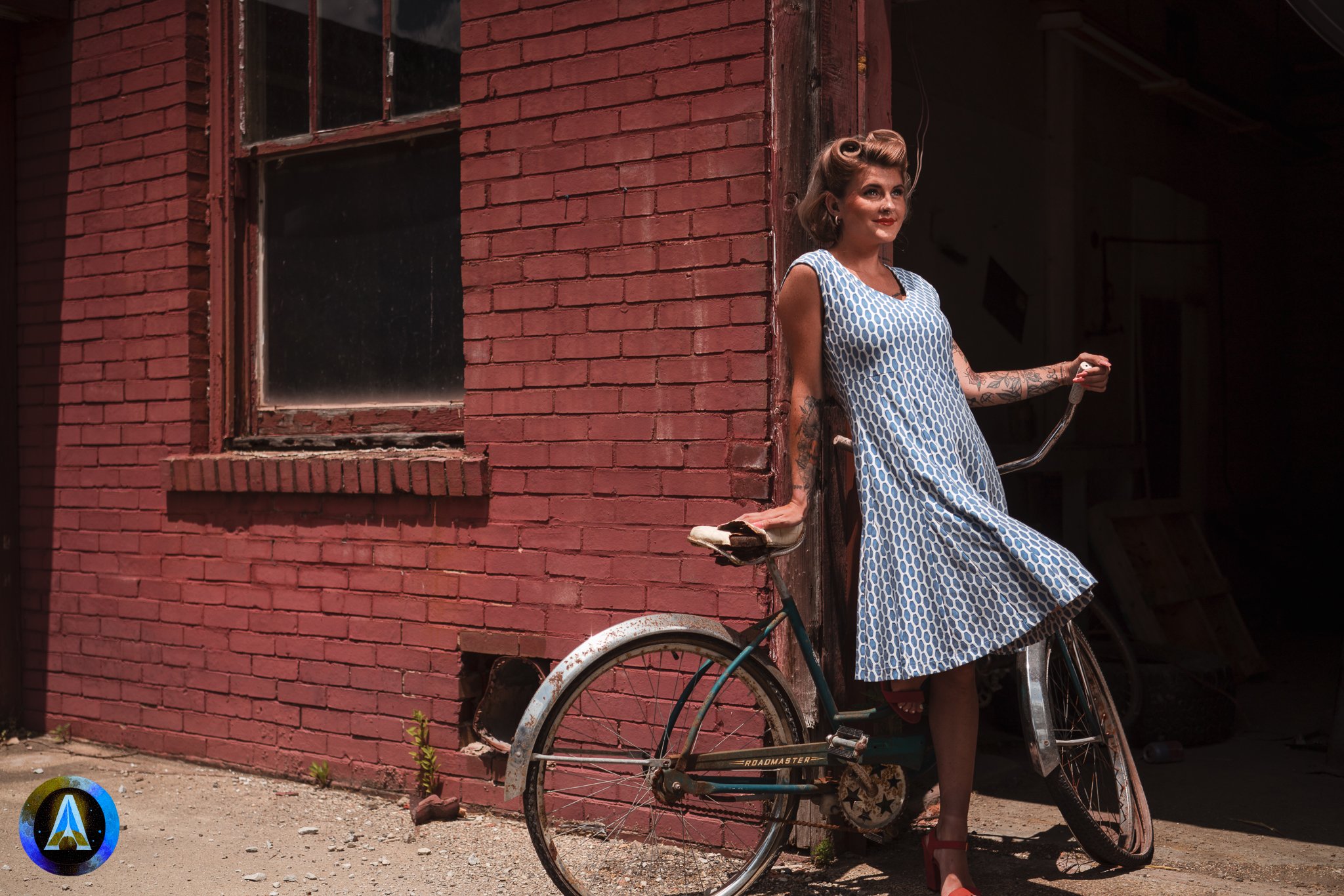 Blonde model courtney france poses in an abandoned shop / laundromat in pinup attire.