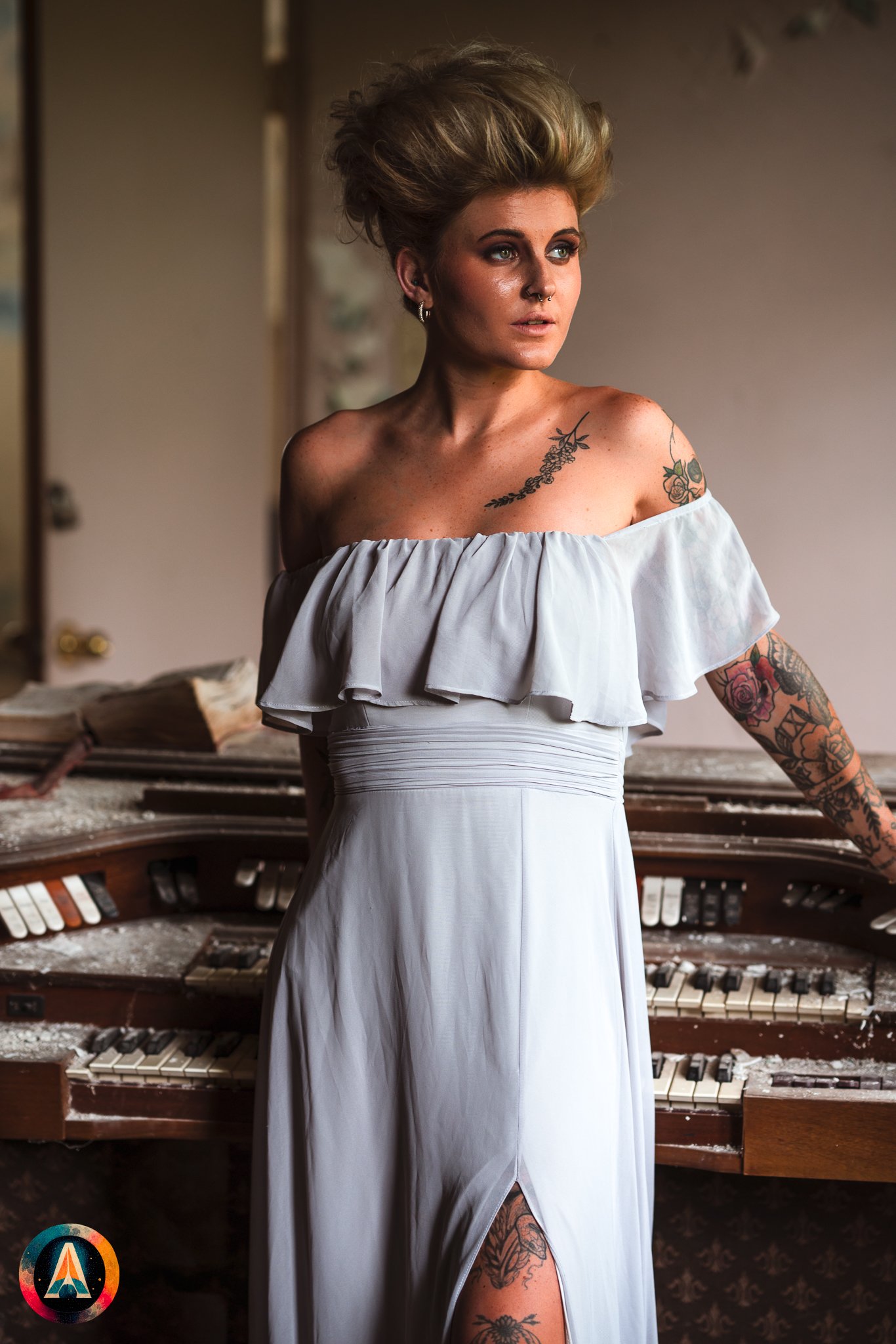 Blonde model courtney france poses in the haunted indiana state sanitarium shop / hair salon in a elegant blue dress.