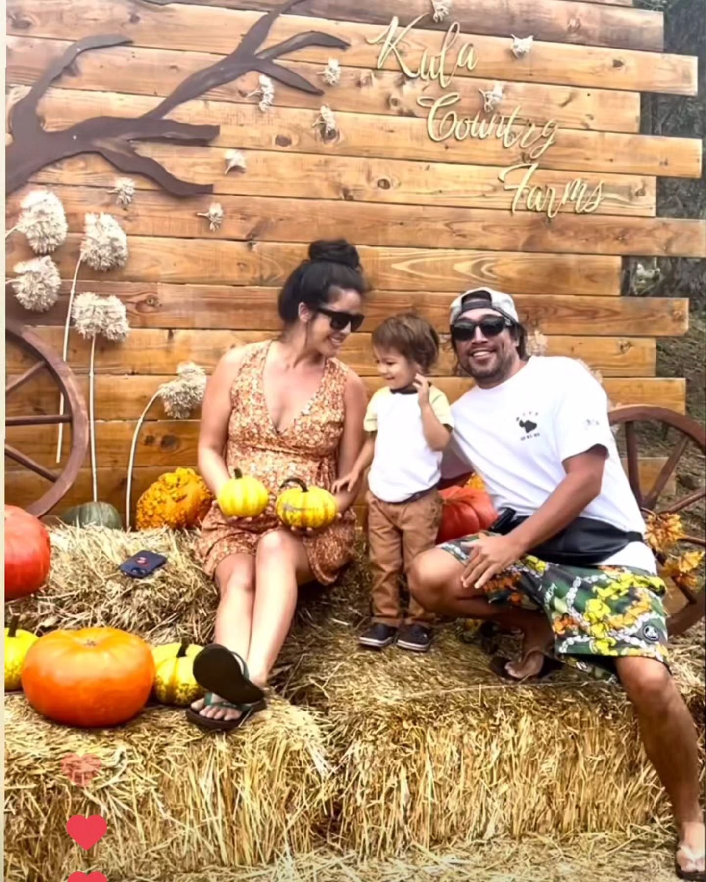 It ain't fall without pumpkins. Jus a couple more weeks till we add one more to the squad🙏🏽😎 ETA NOV 9TH #babyBoyComingSoon
#familyTime

@kulacountryfarms