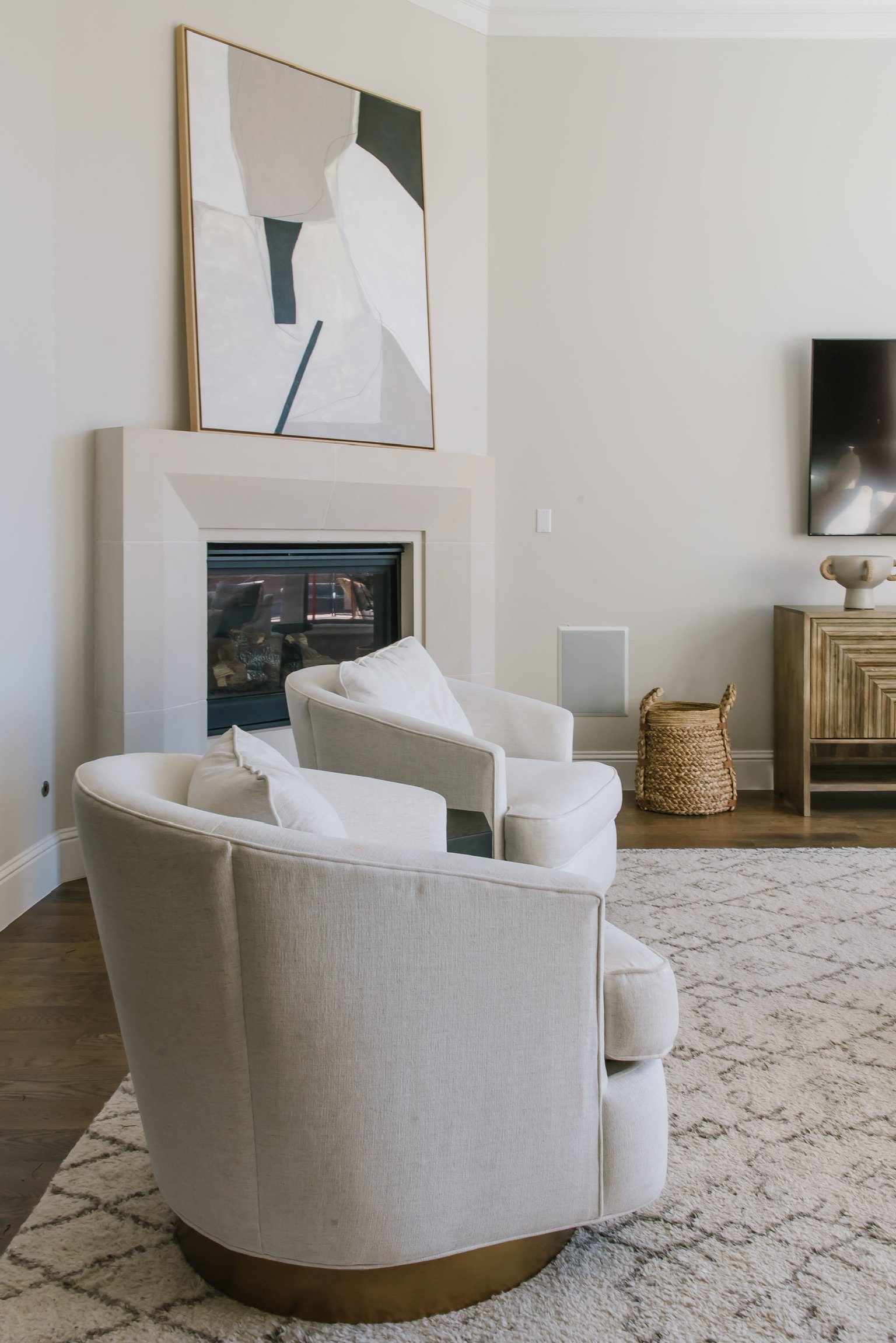 Neutral Living Room that Pops by House Sprucing 6.JPG