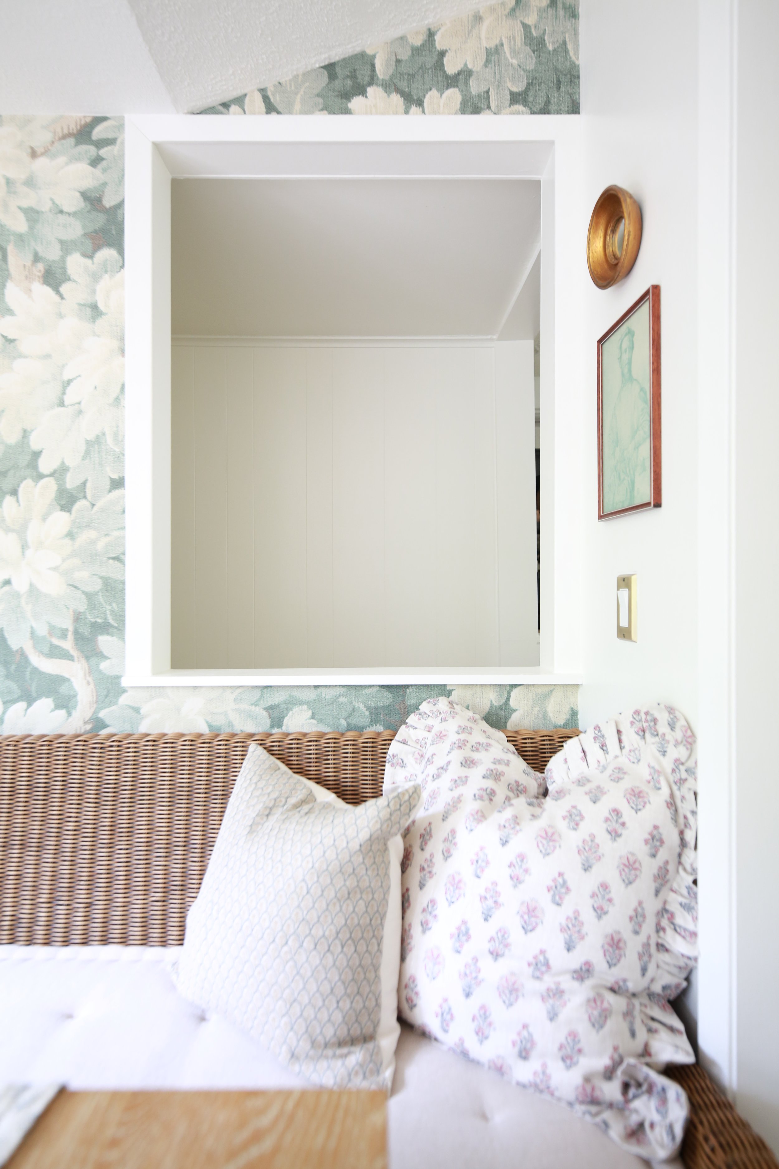 dining nook-3.JPG