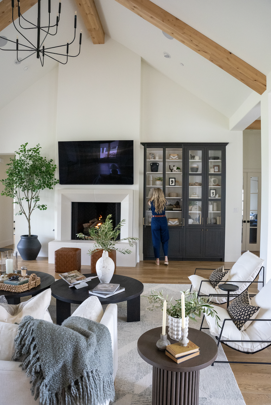 Building a Custom Home in Dallas? When to Hire an Interior Designer