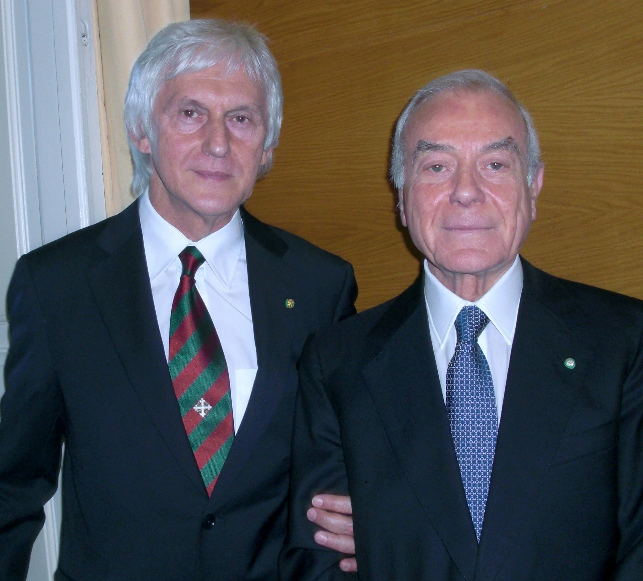 99-	con l'on. Gianni Letta, Cavaliere di gran croce dell'Ordine al Merito della Repubblica Italiana, già sottosegretario alla Presidenza del Consiglio e Presidente Giuria della “Fondazione Guido Carli”, il cui scopo principale è quello di valorizzare