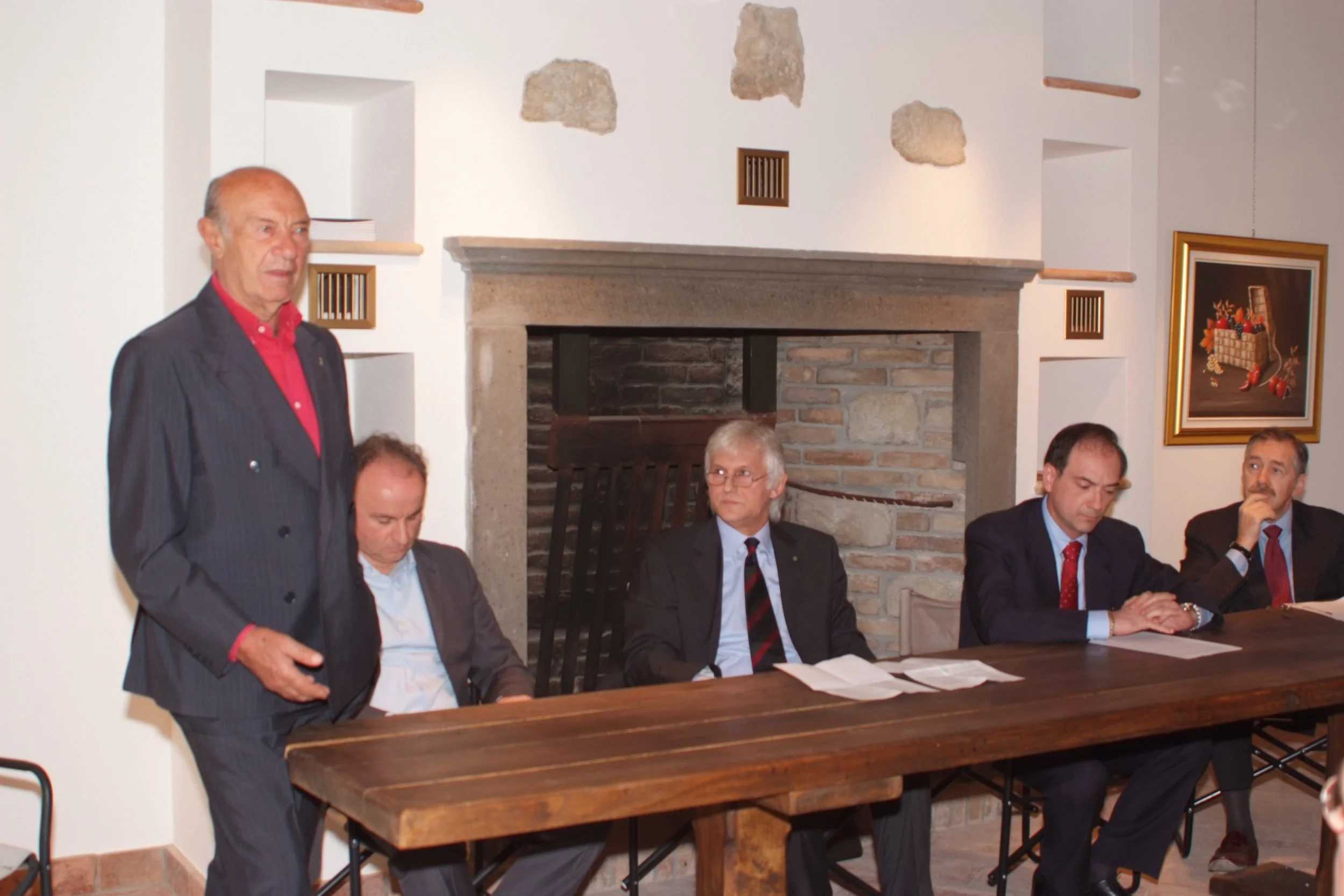 21-	2008: Personale nel Museo d’Arte Contemporanea del Castello di Montesegale (PV) e collocazione permanente nello stesso Museo di una mia opera. Relatori all’inaugurazione della mostra. Da sinistra: R. Jannuzzelli, Presidente del Museo; G. Ferrari,