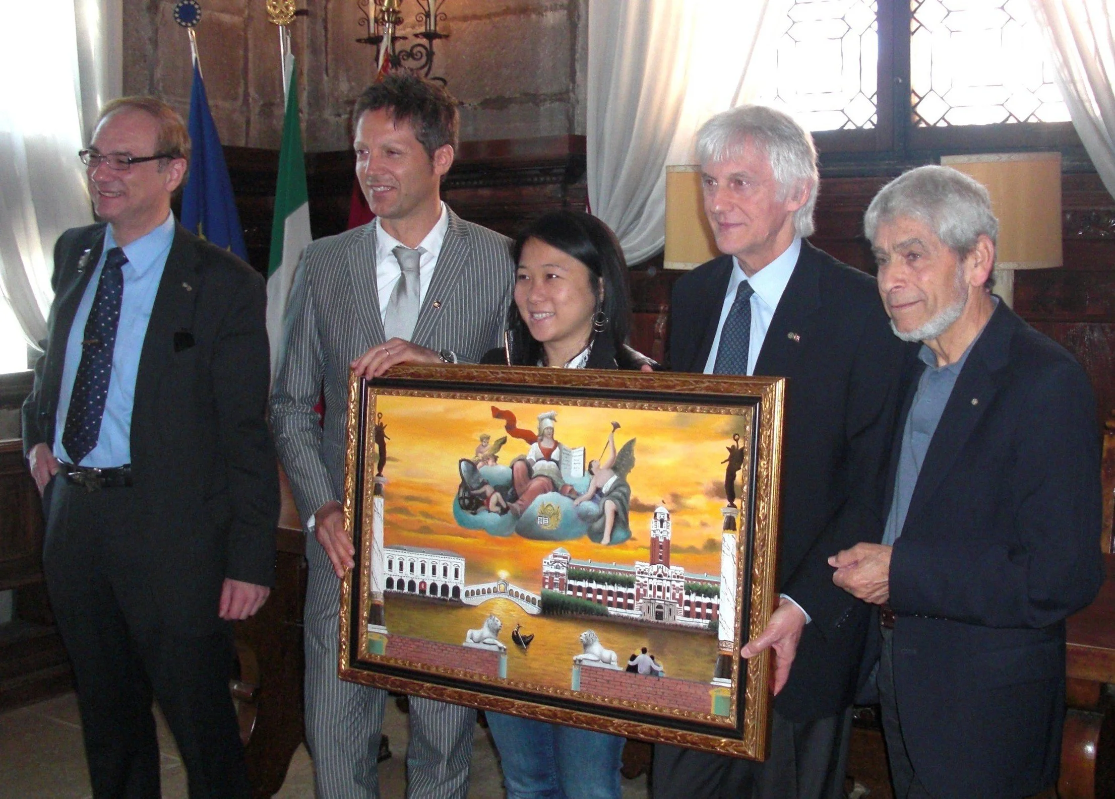 45-	55° Esposizione Internazionale d’Arte alla Biennale di Venezia: consegna della mia opera pittorica per il Ministro degli Affari Culturali Repubblica di Cina Dott.ssa Ying-Tai Lung. Oltre al Presidente e al Direttore del Circolo artistico di Venez