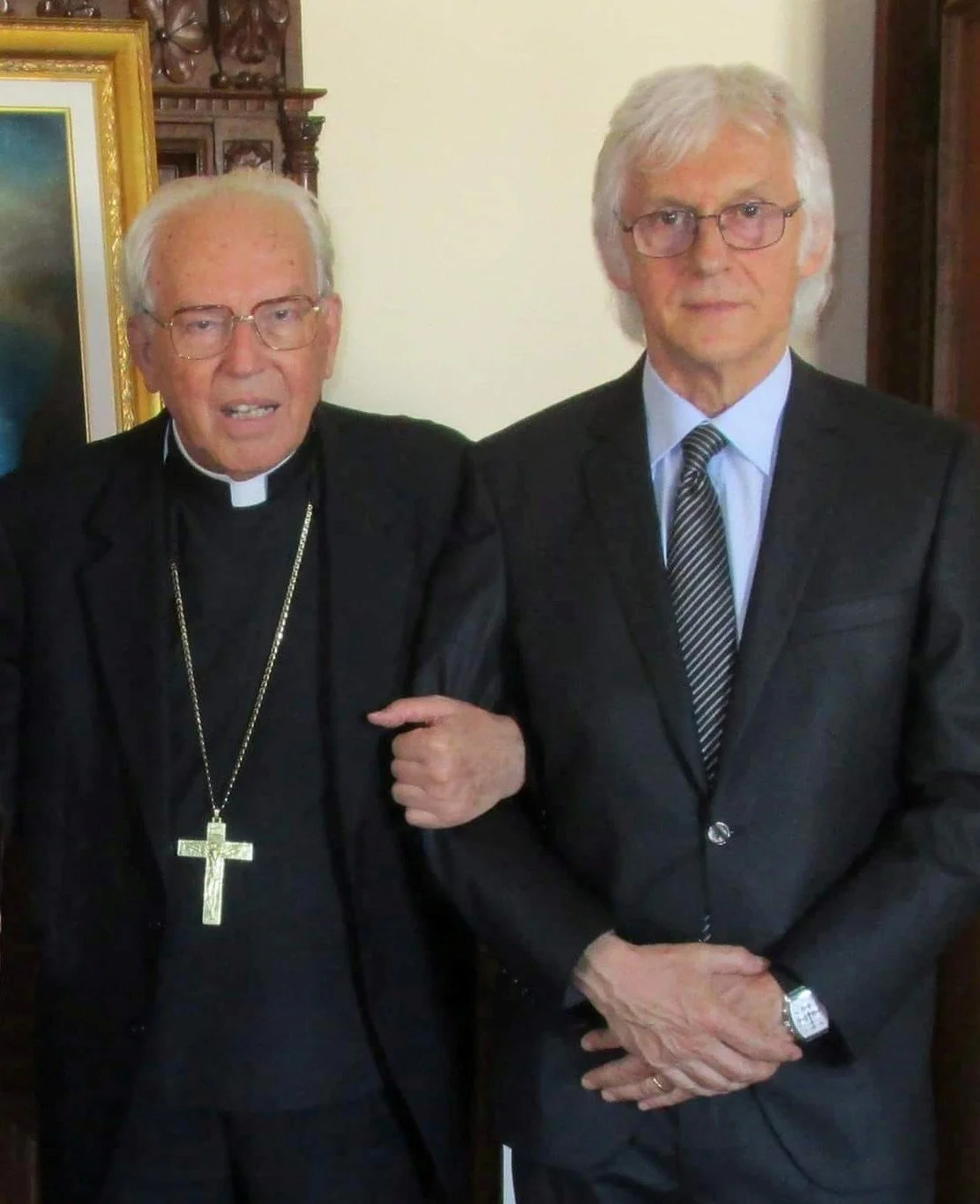 67-	Nella sua Residenza in Vaticano, con S. Em. Rev. Cardinale Giovanni Battista Re, Prefetto Emerito della Congregazione per i Vescovi, Decano del Collegio Cardinalizio. Al Cardinale ho consegnato una mia opera raffigurante “San Giovanni Battista”