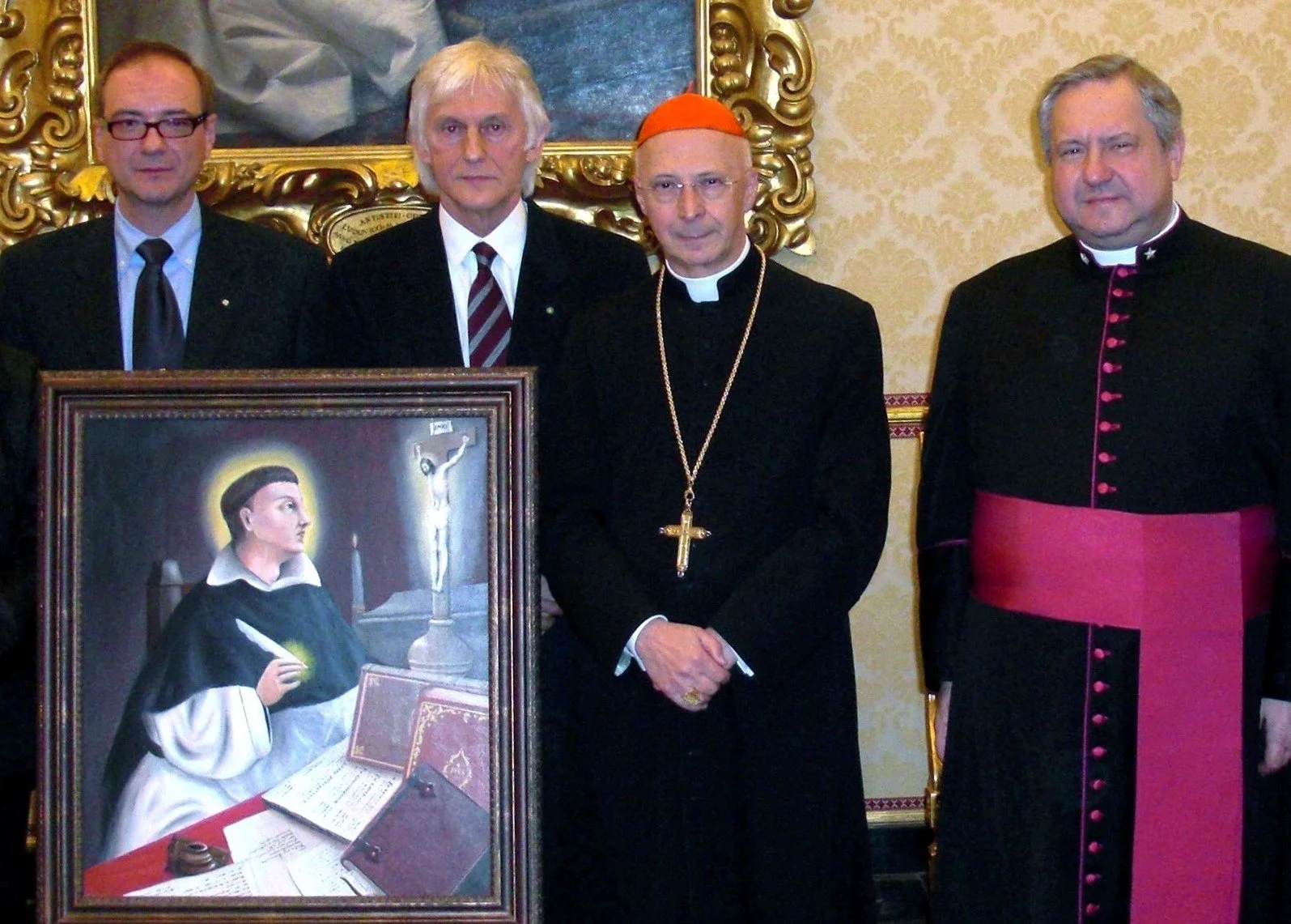 37-	Udienza privata con S. Em. Rev. Cardinale Angelo Bagnasco, Arcivescovo Metropolita di Genova, Presidente della Conferenza Episcopale Italiana, e consegna dell’opera pittorica intitolata “San Tommaso D’Aquino. A sinistra il Capitano di Vascello, a